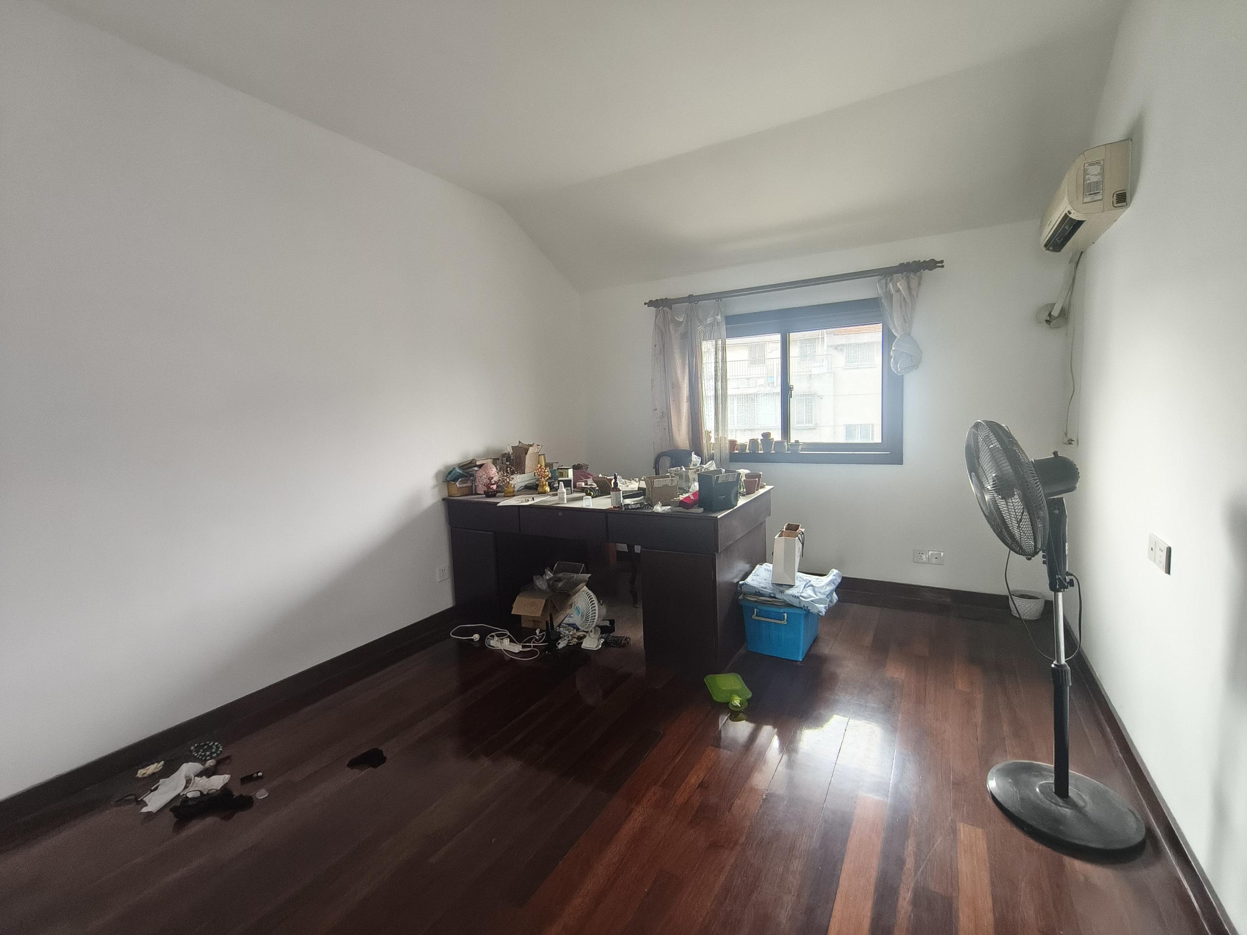 新海通花园 5室2厅2卫 205m²