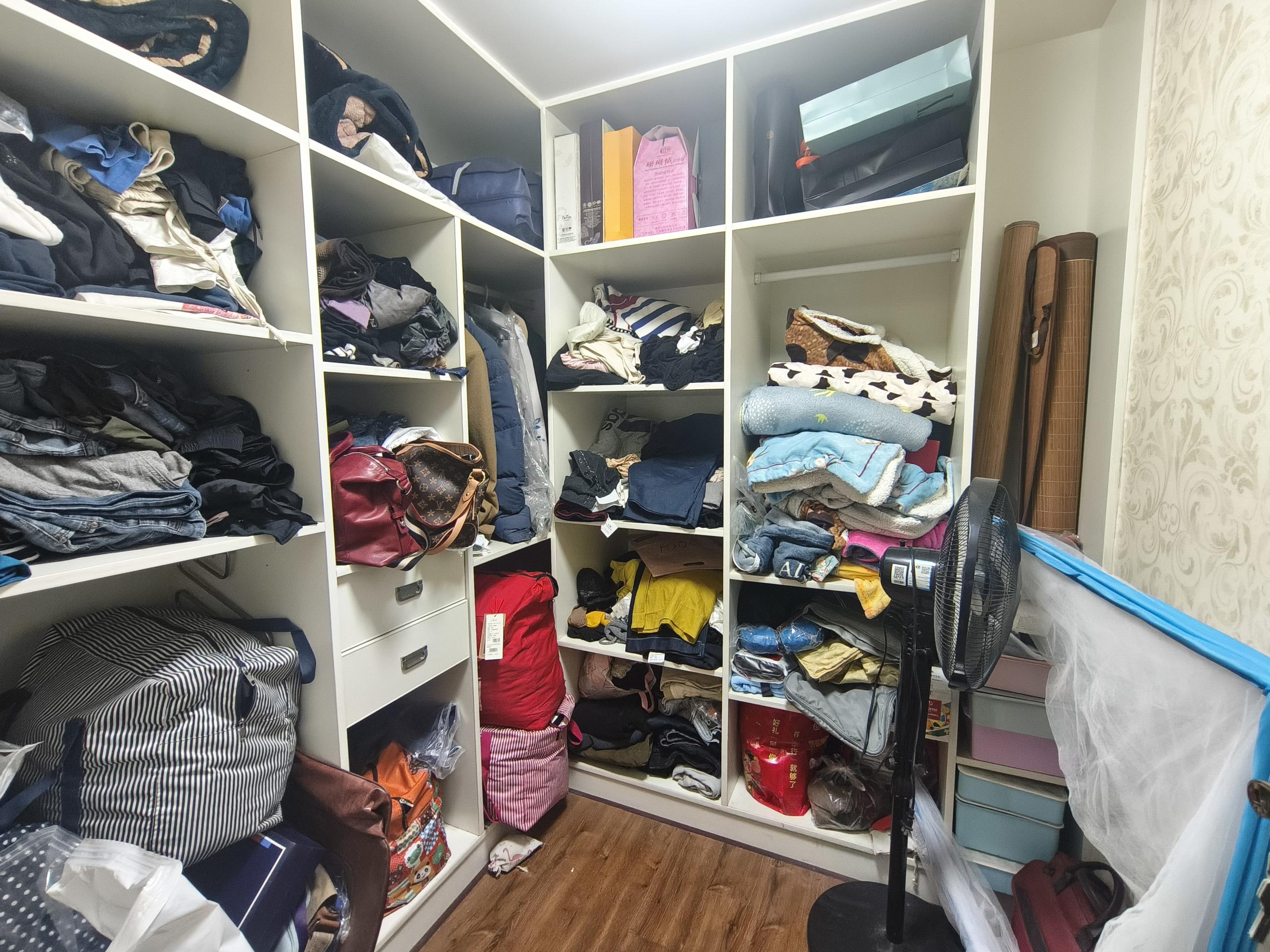 新海通花园 5室2厅2卫 205m²