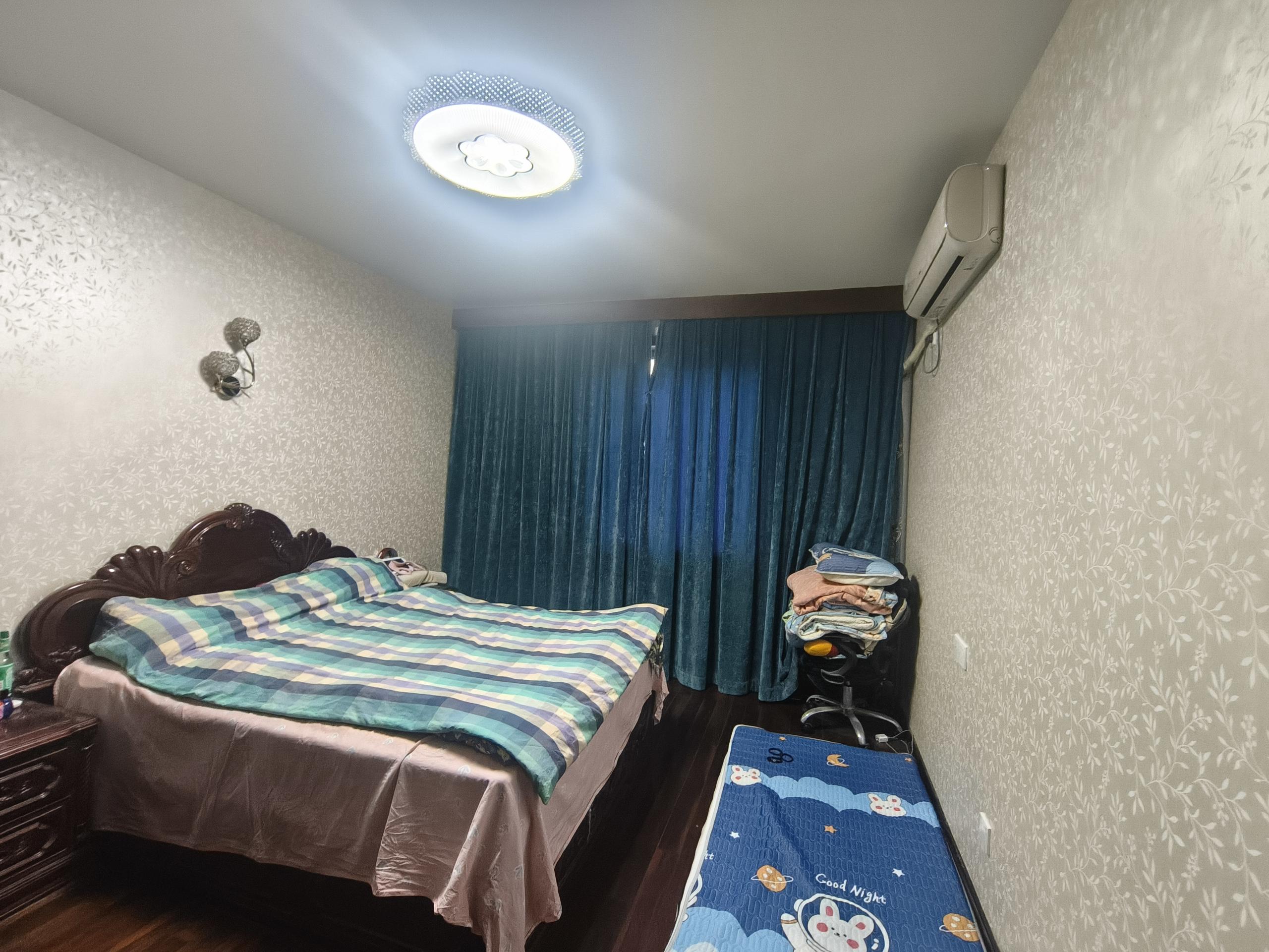 新海通花园 5室2厅2卫 205m²