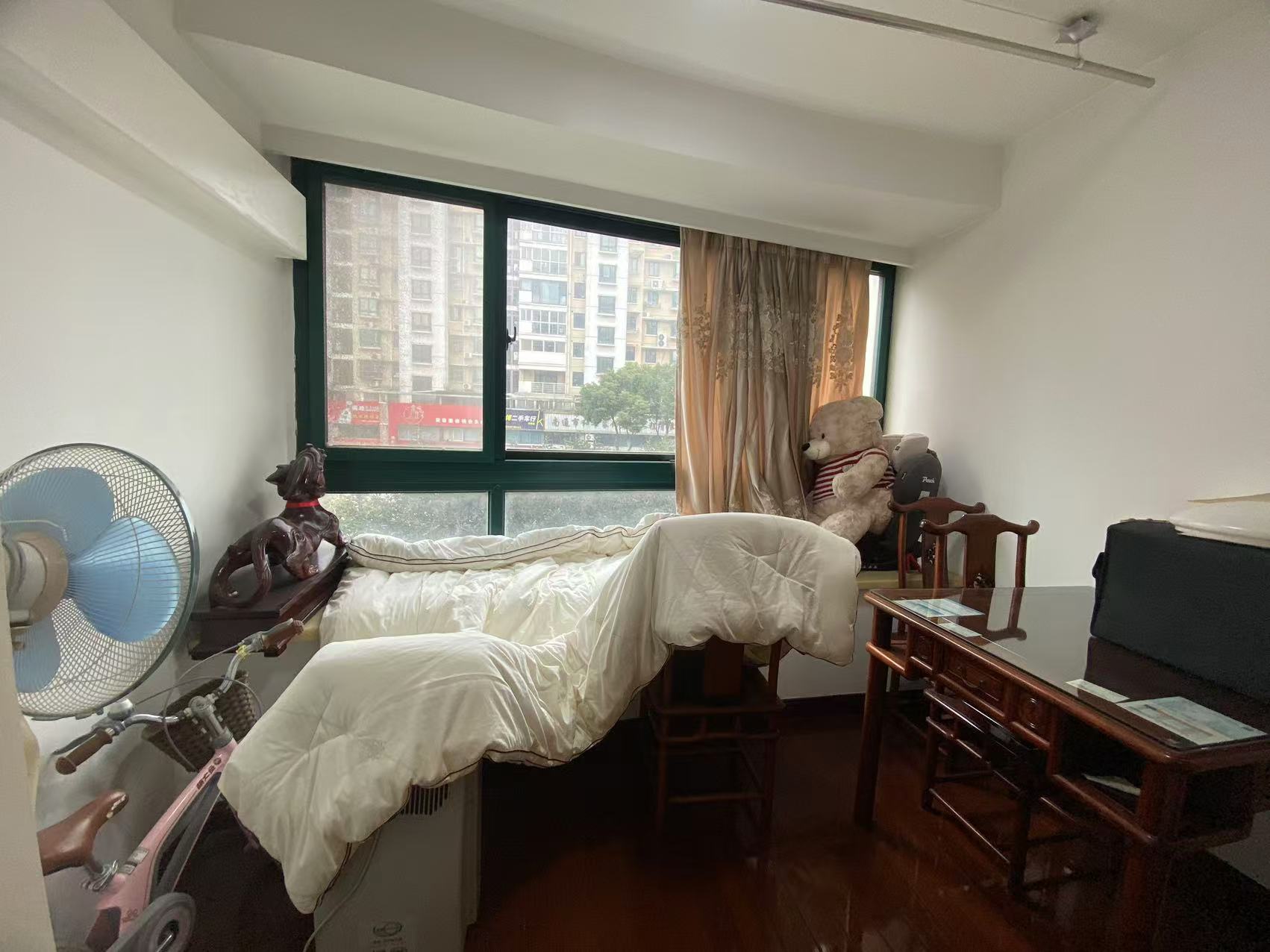 都市华城 3室2厅2卫 152.5m&sup2;