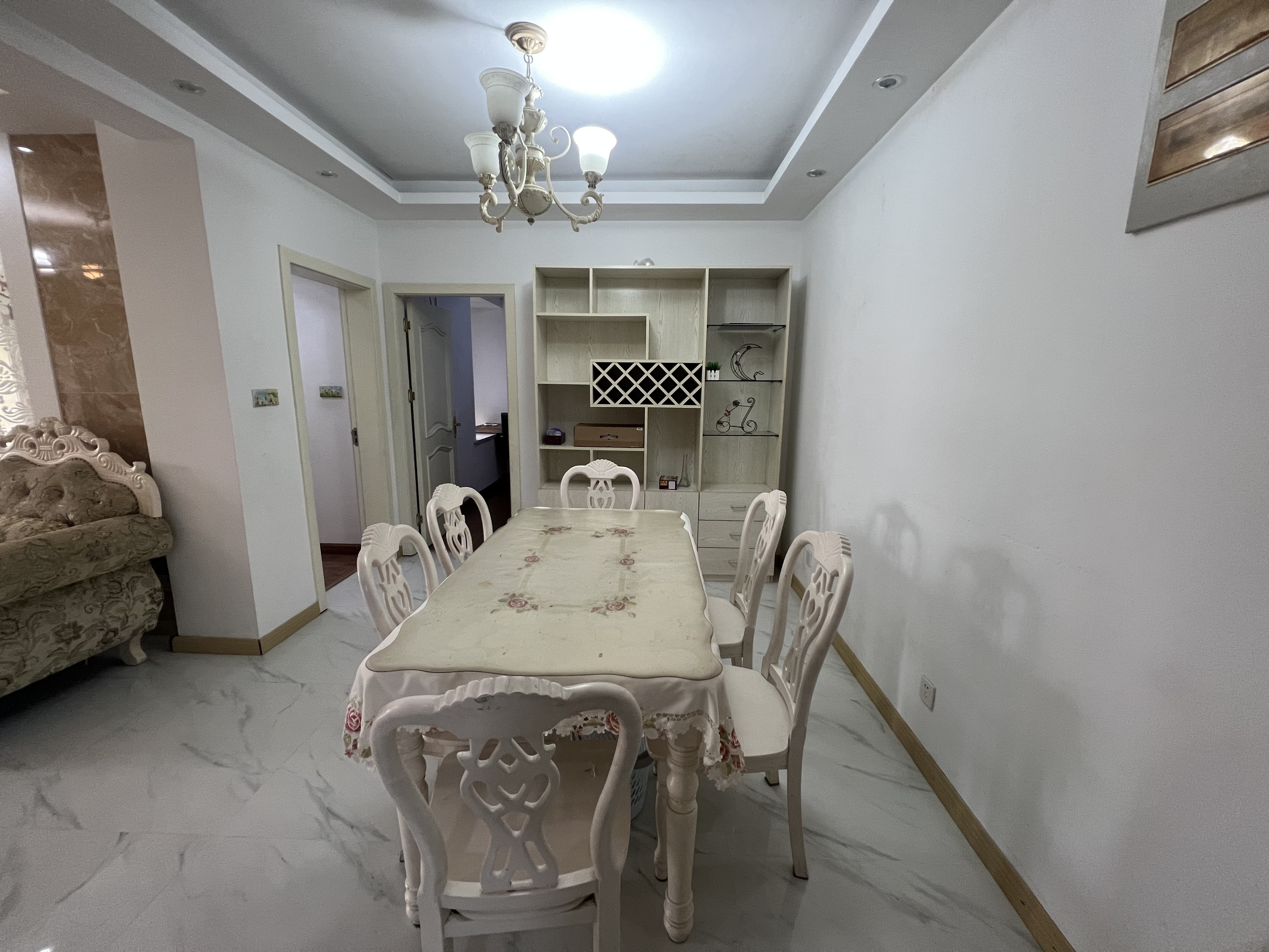华强城 3室2厅2卫 128m²