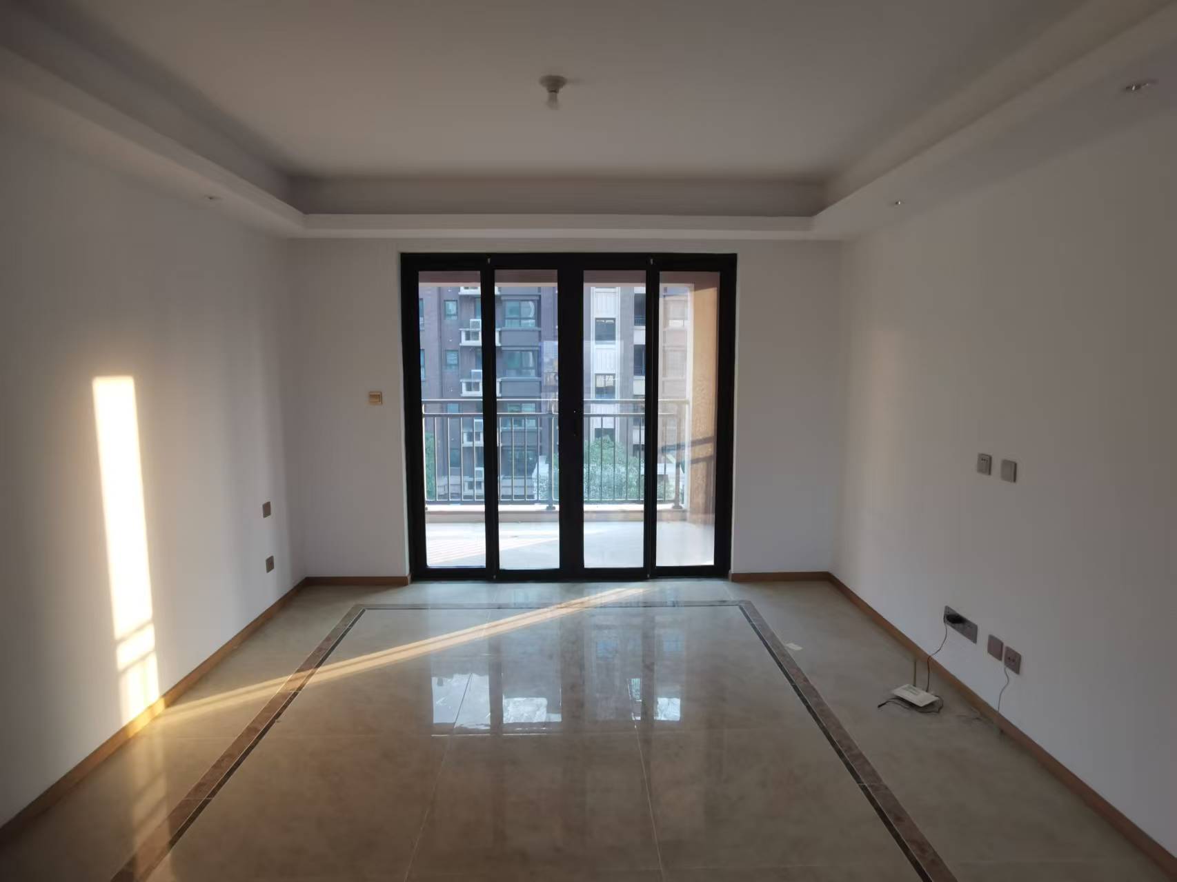 林肯公园 3室2厅1卫 124m²