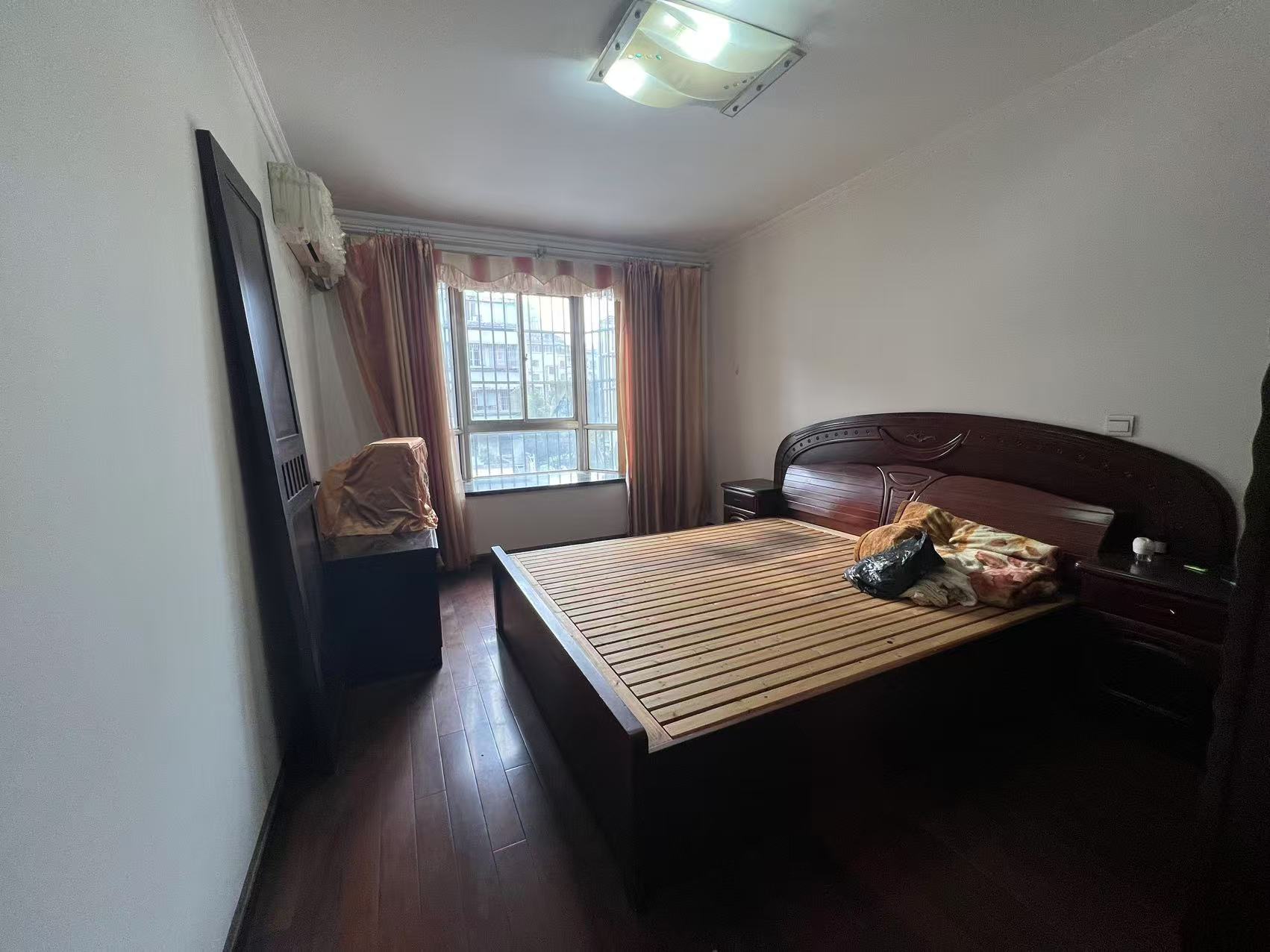 前景花苑 3室2厅2卫 138m&sup2;