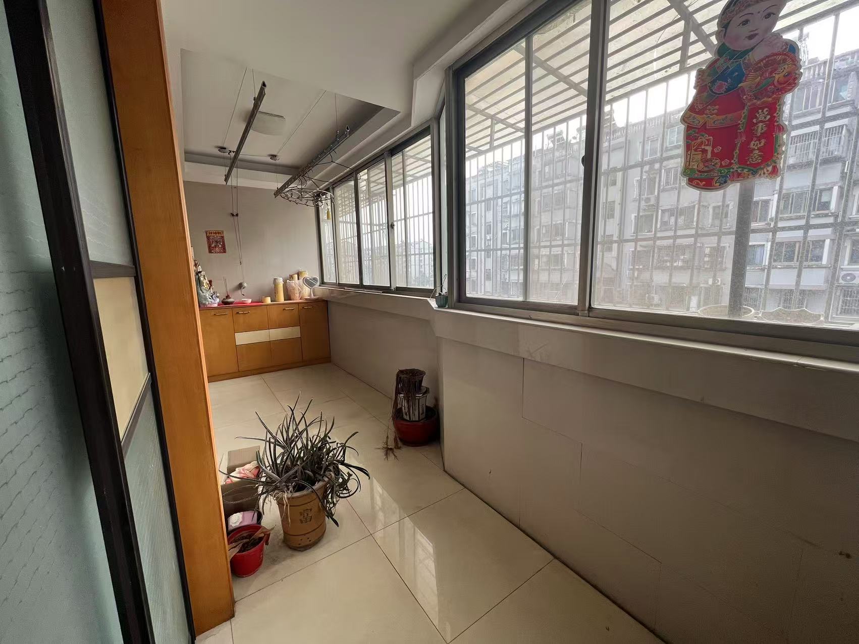 前景花苑 3室2厅2卫 138m&sup2;