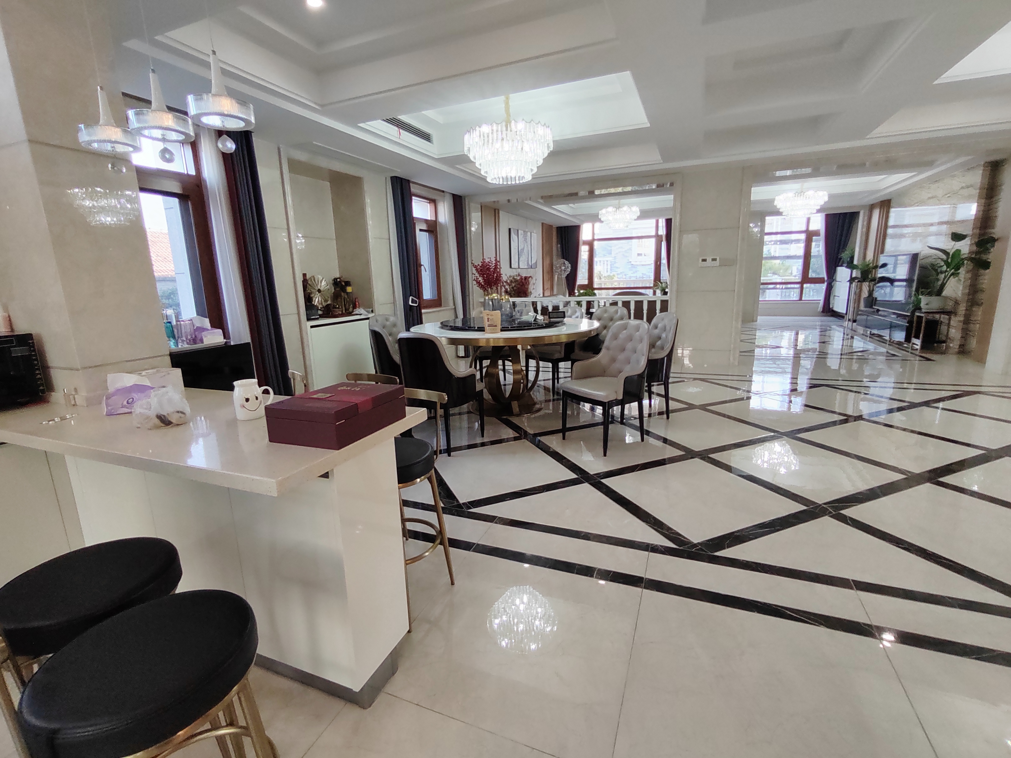 东郊庄园 4室2厅1卫 430.00m&sup2;