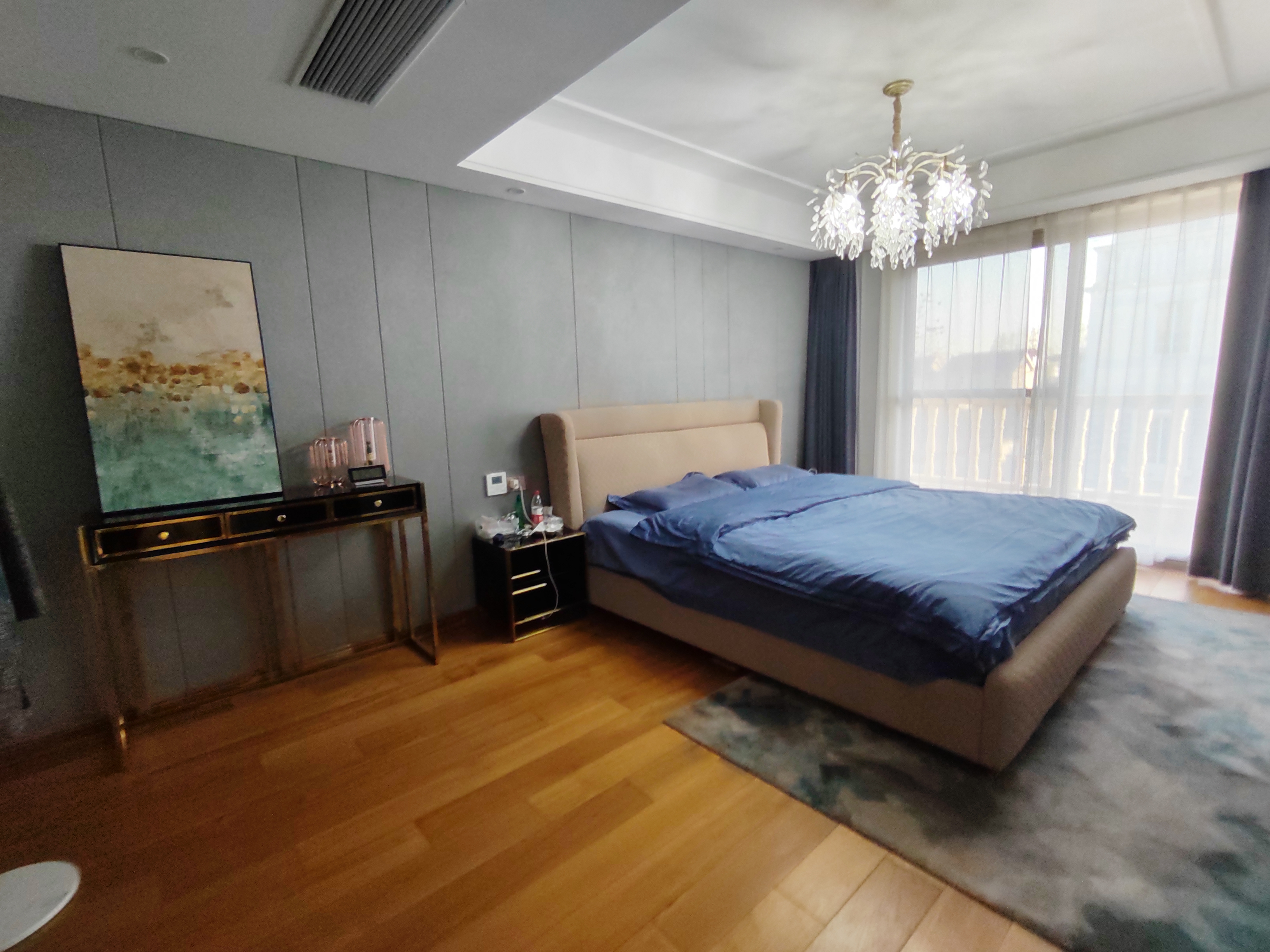 东郊庄园 4室2厅1卫 430.00m&sup2;