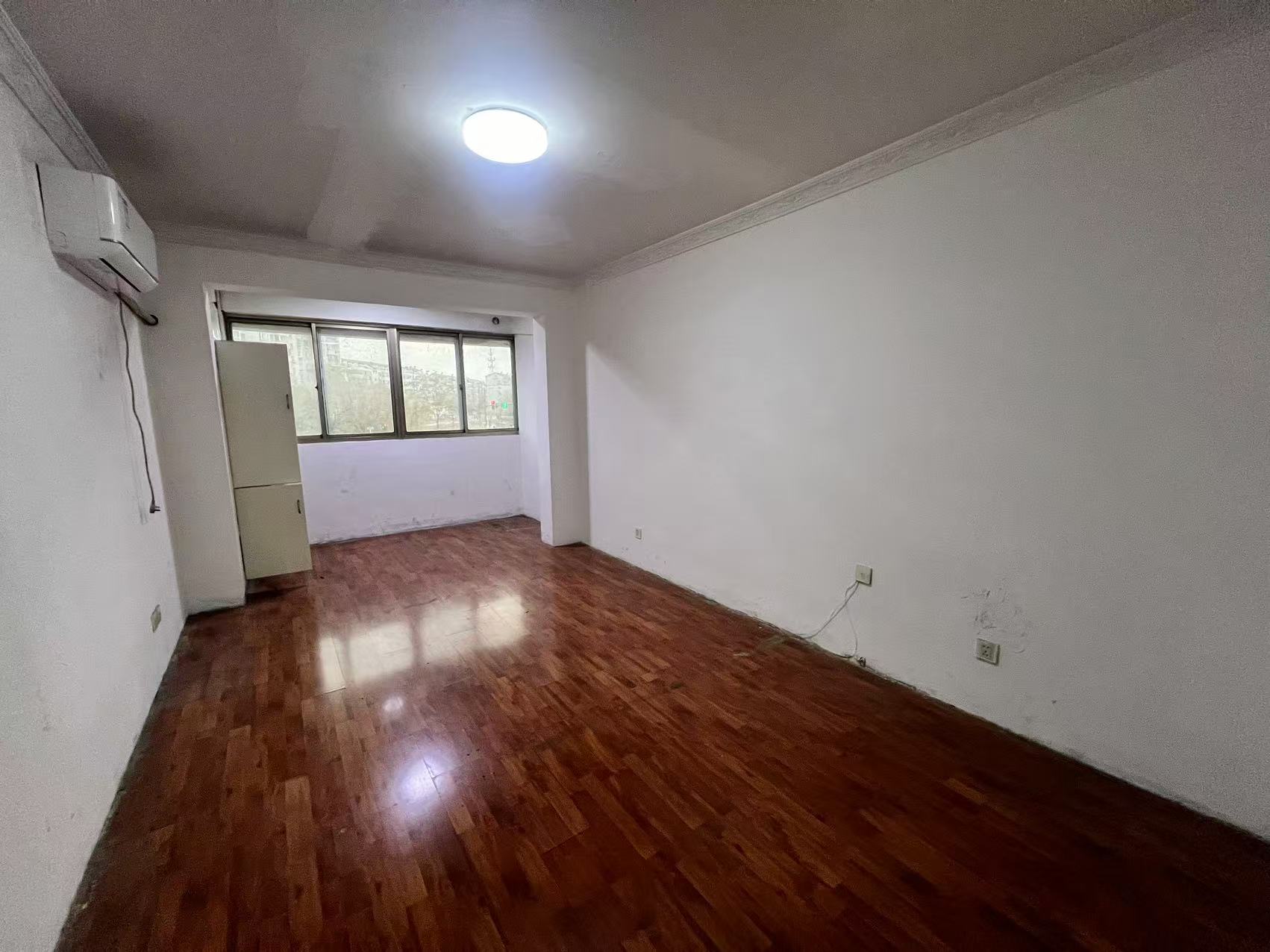 华侨花苑 4室2厅1卫 180m²