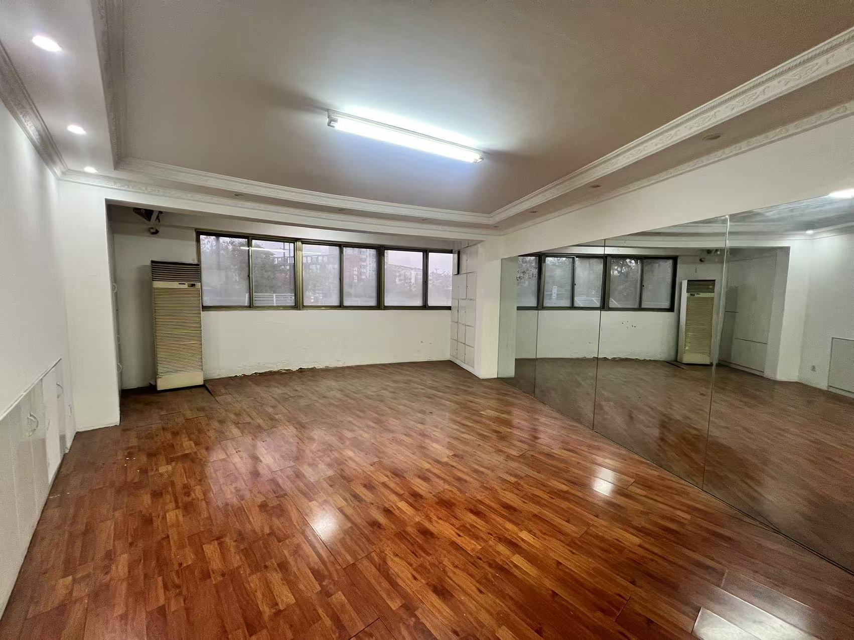 华侨花苑 4室2厅1卫 180m²