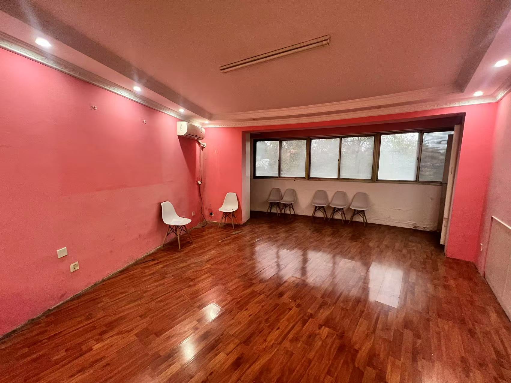 华侨花苑 4室2厅1卫 180m²