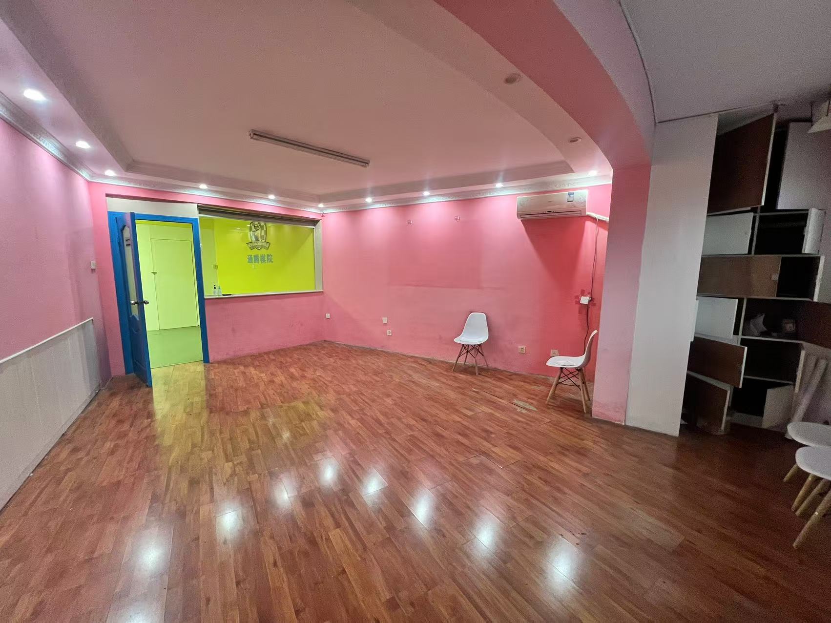 华侨花苑 4室2厅1卫 180m²