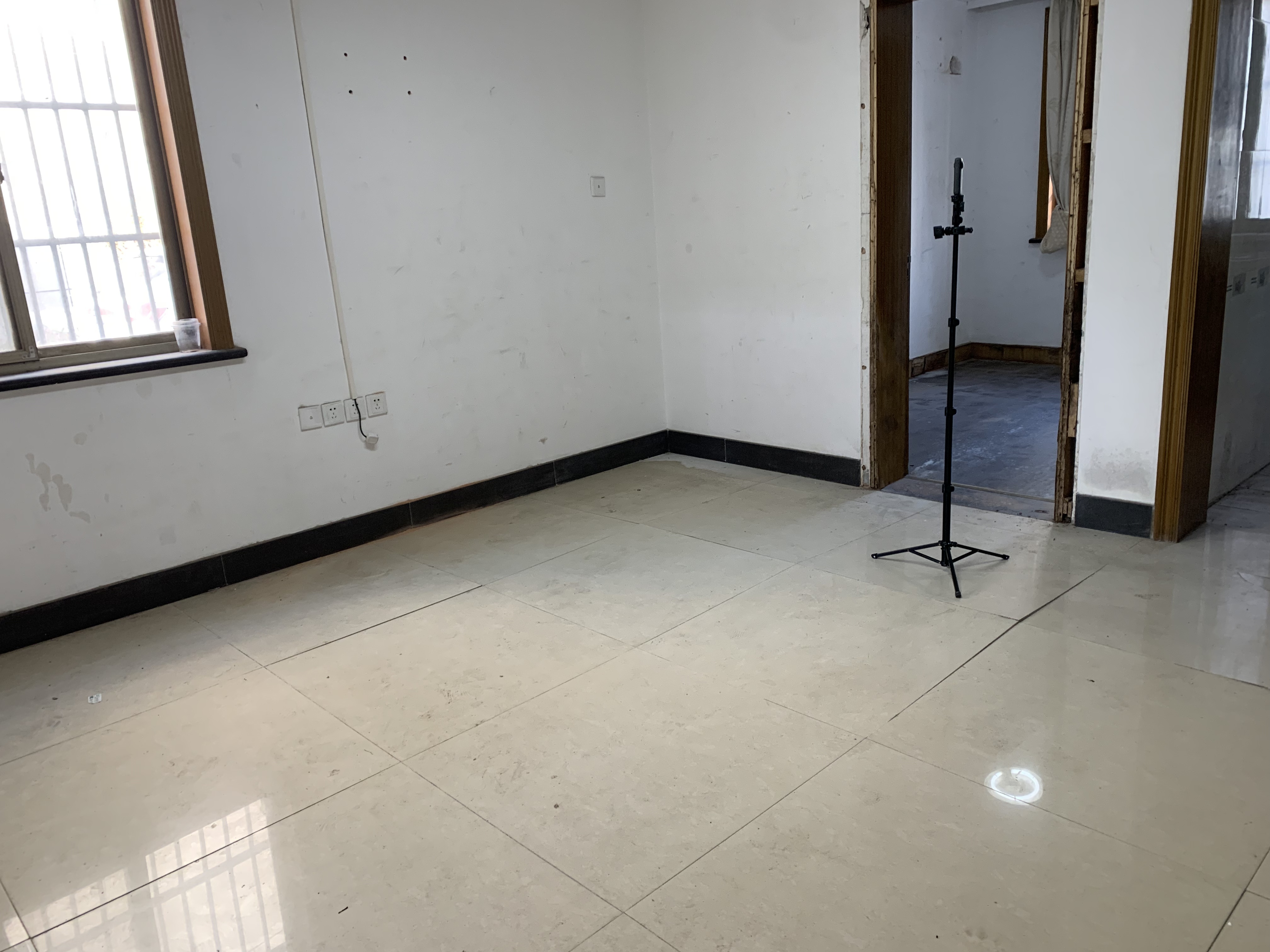 郭里园 3室1厅1卫 80.35m²