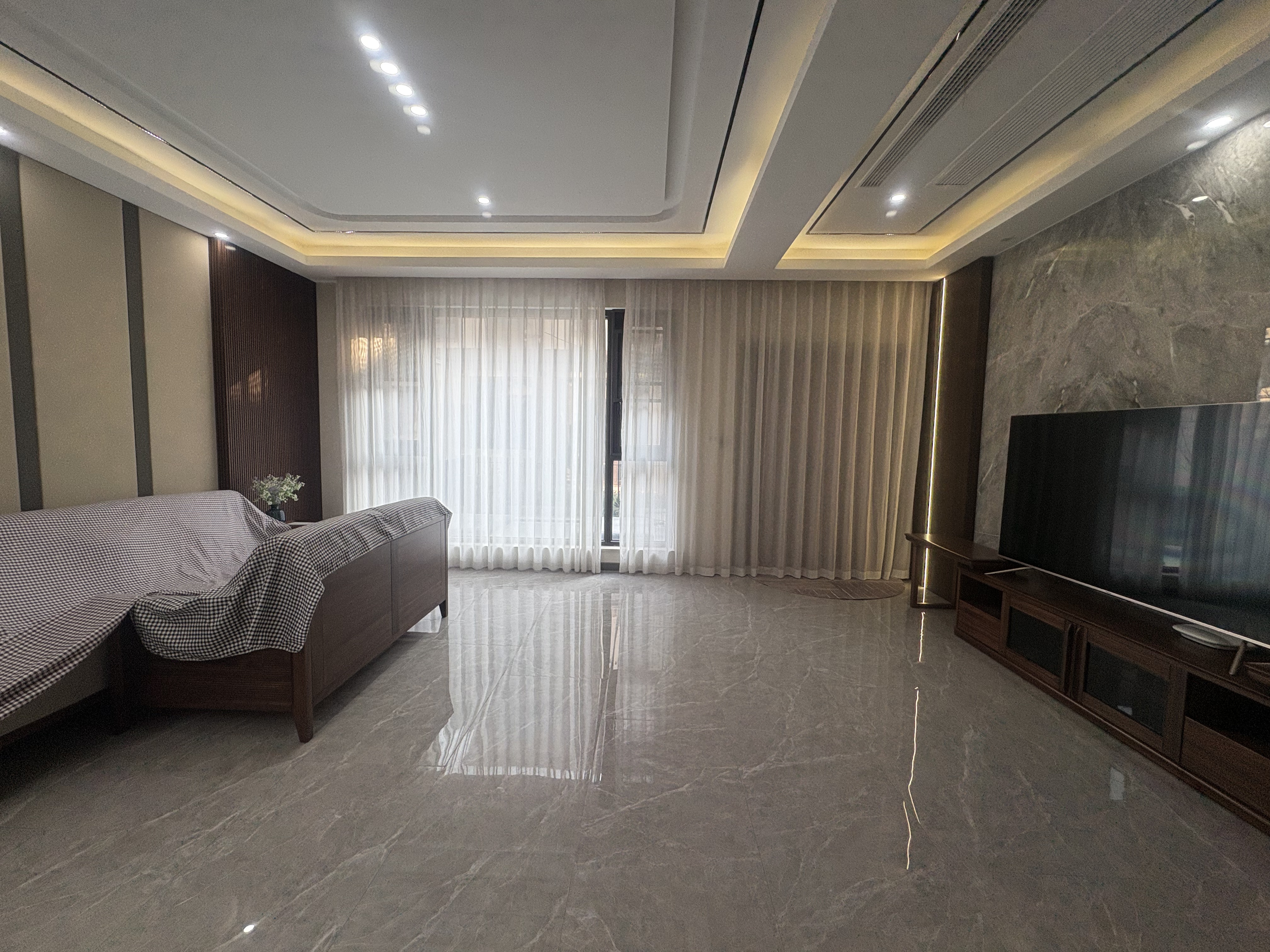 湖山源著 4室3厅2卫 220.00m&sup2;