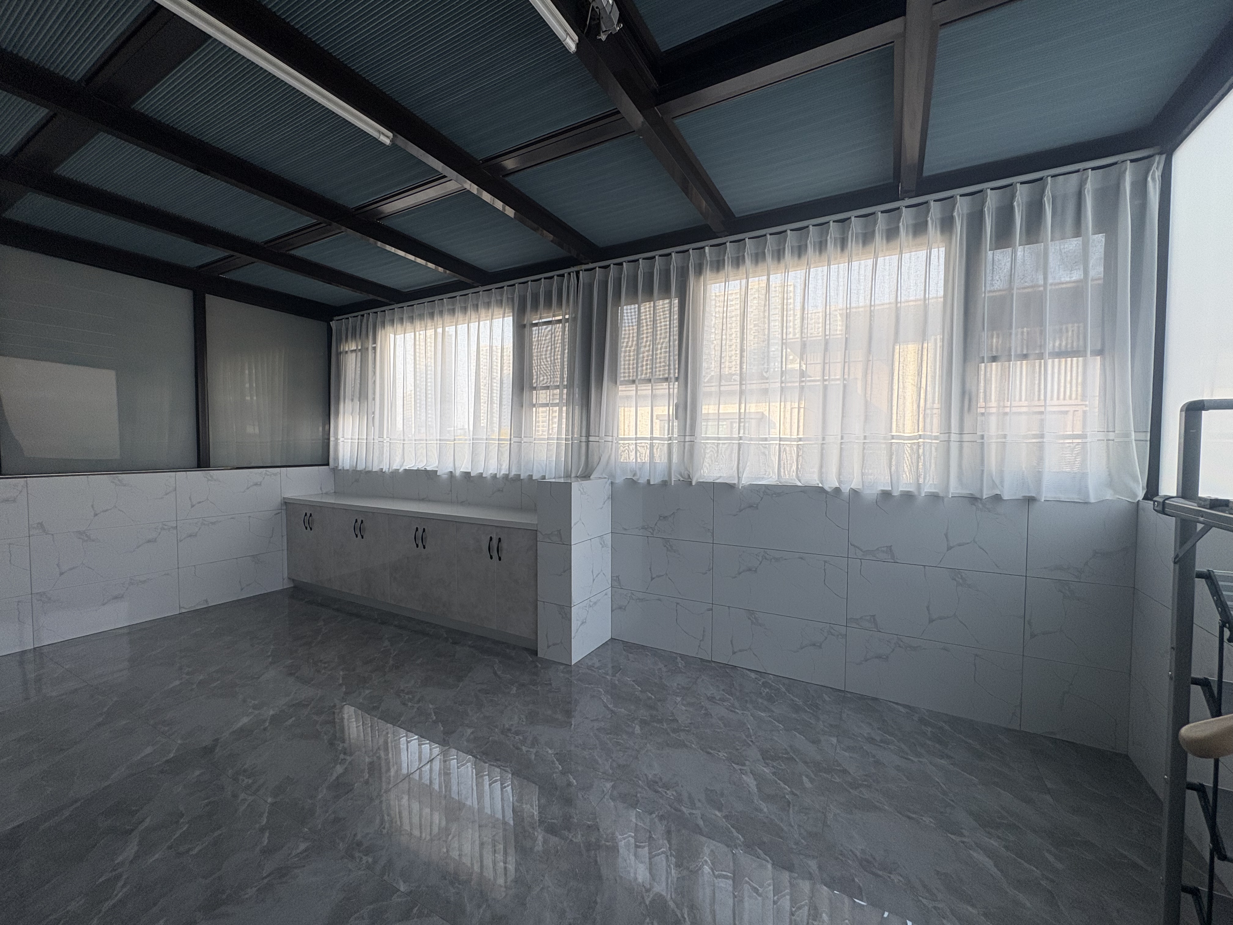 湖山源著 4室3厅2卫 220.00m&sup2;