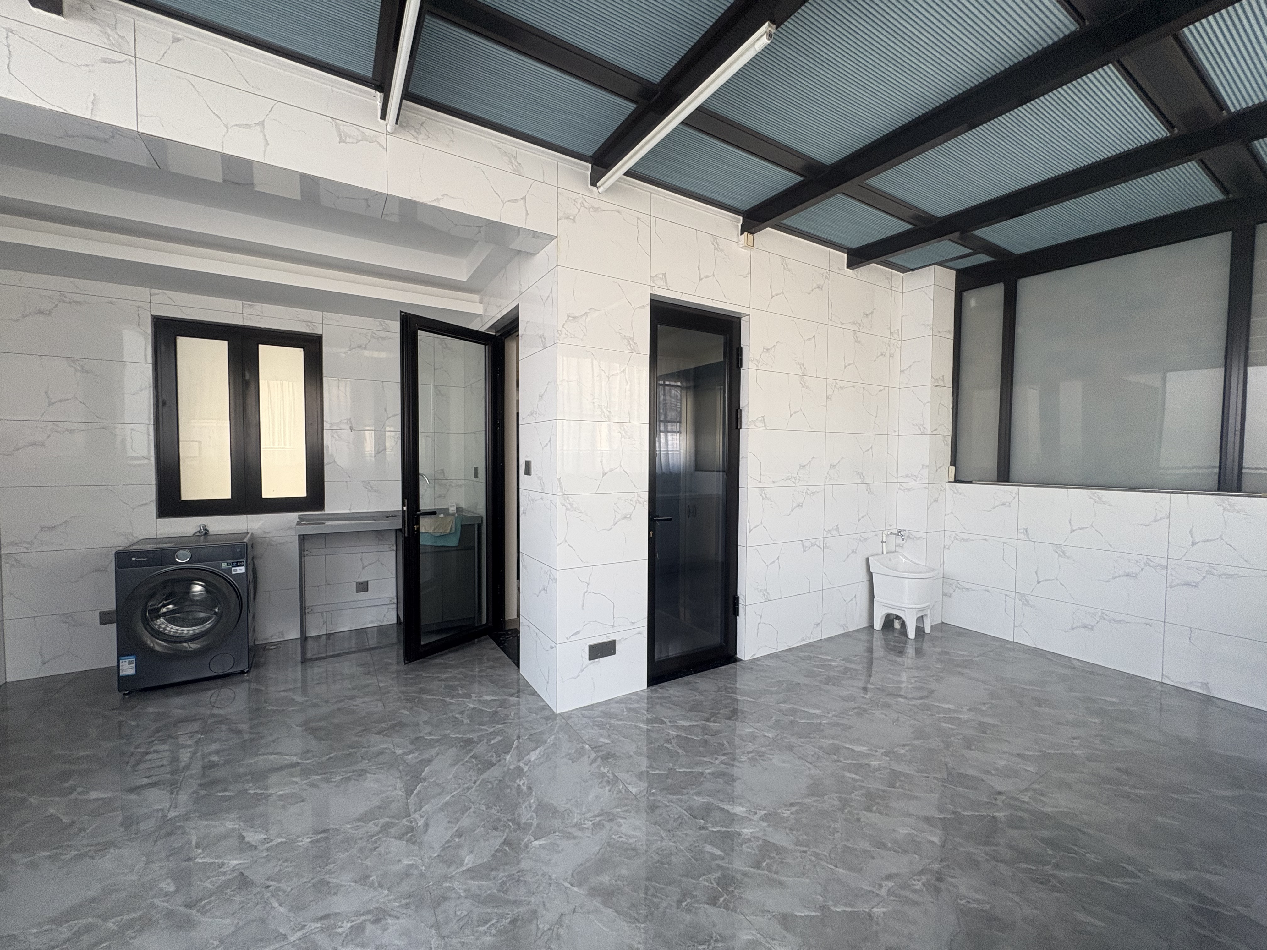 湖山源著 4室3厅2卫 220.00m&sup2;