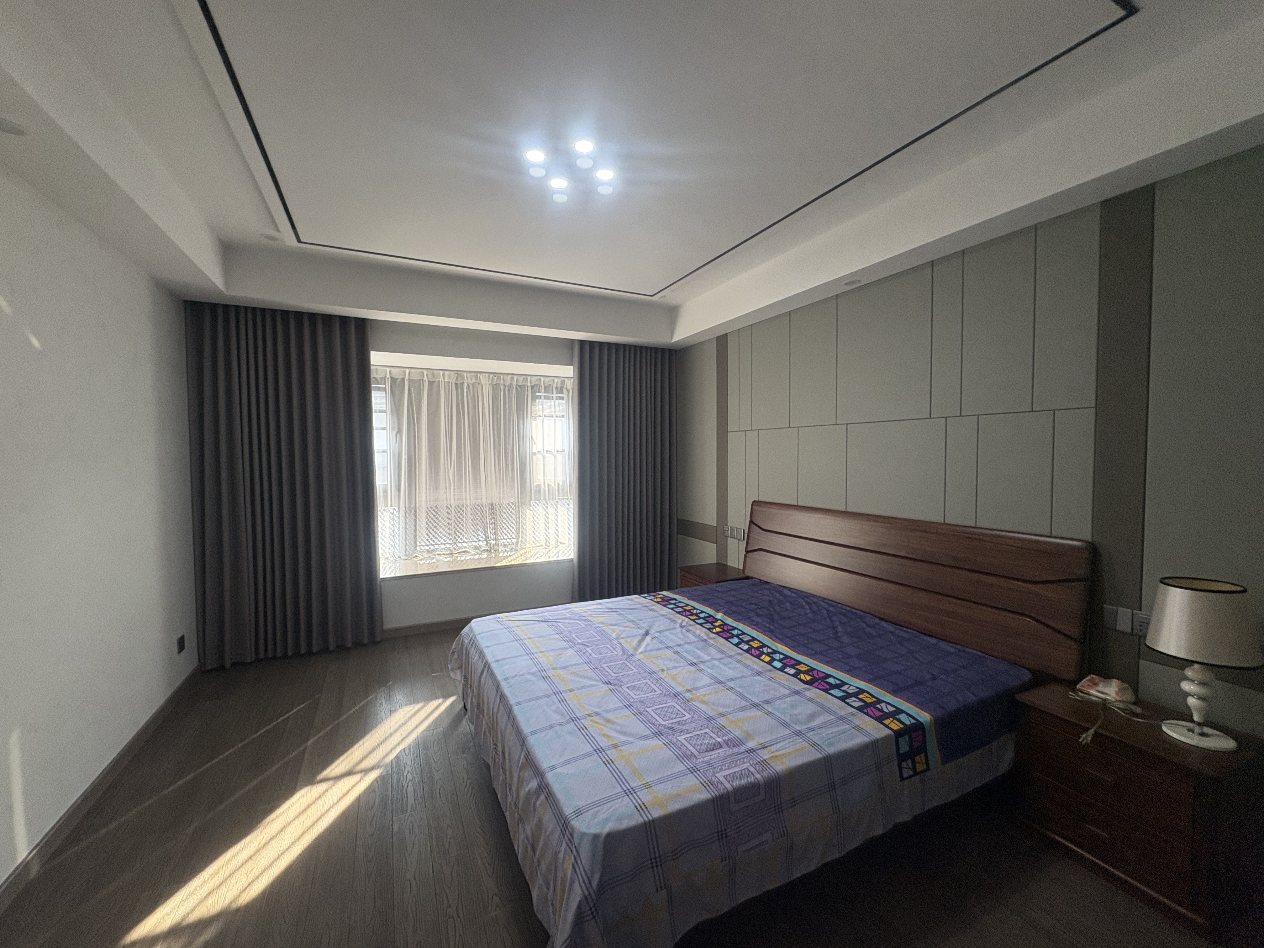 湖山源著 4室3厅2卫 220.00m&sup2;