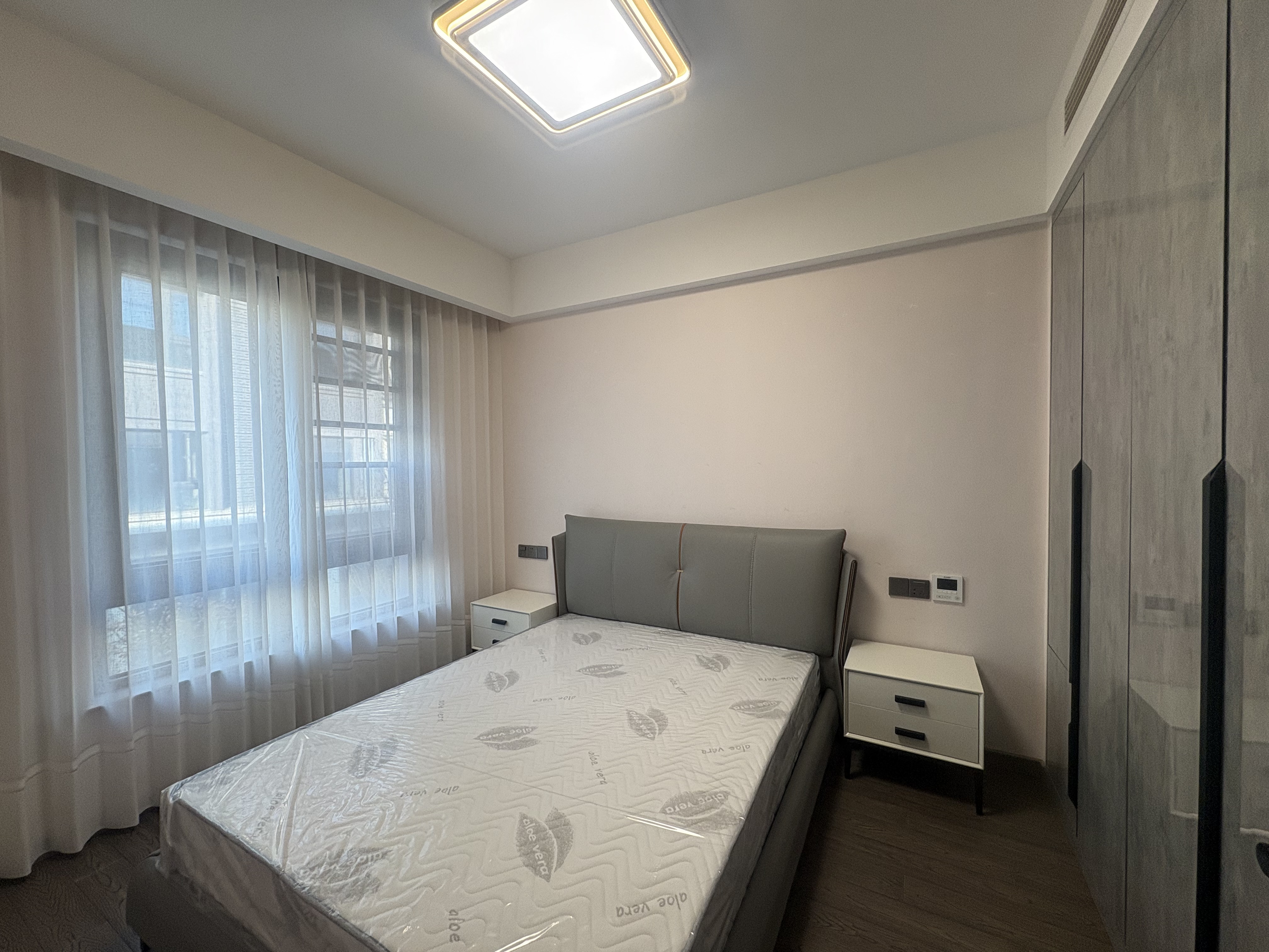 湖山源著 4室3厅2卫 220.00m&sup2;
