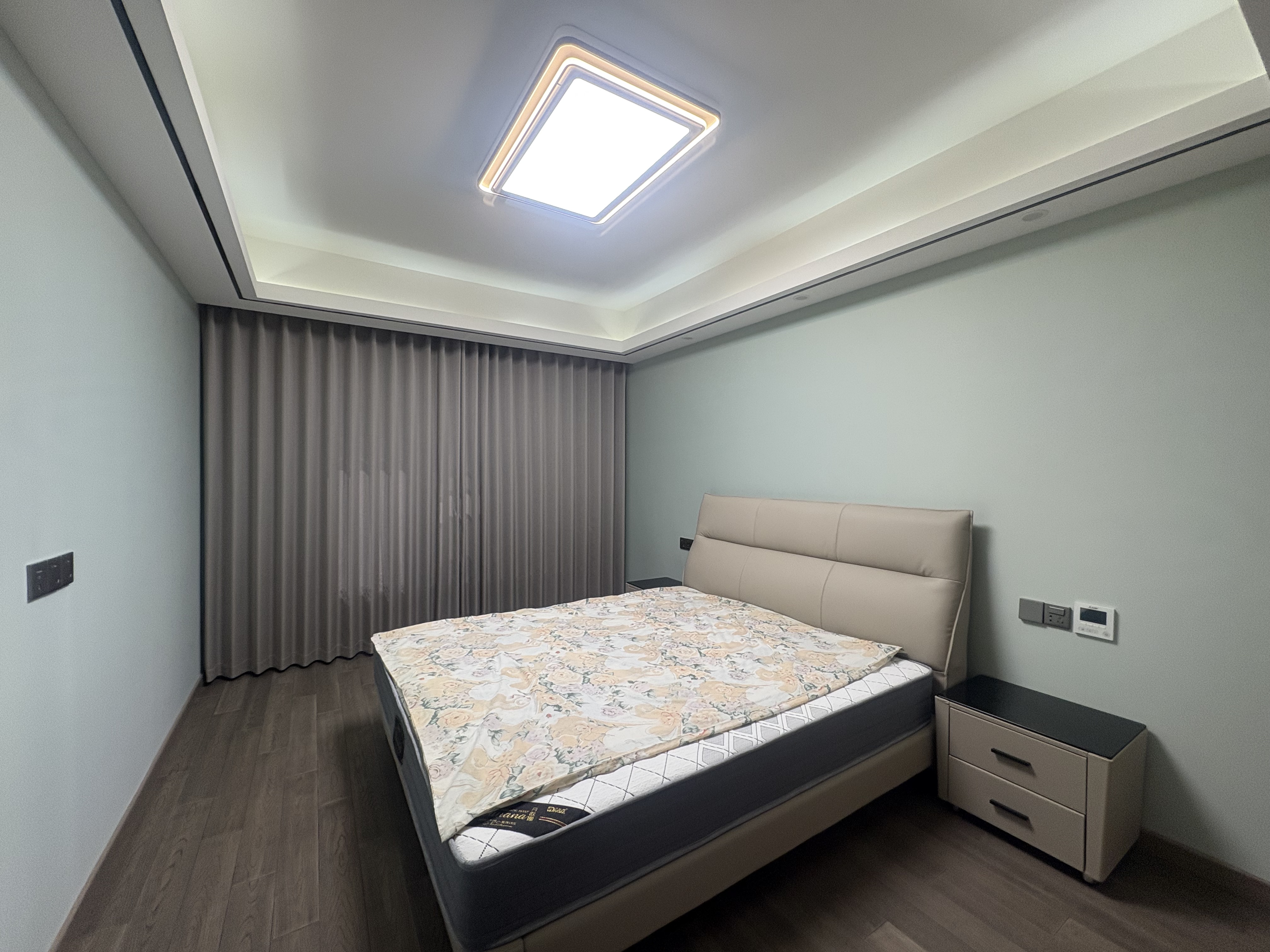 湖山源著 4室3厅2卫 220.00m&sup2;
