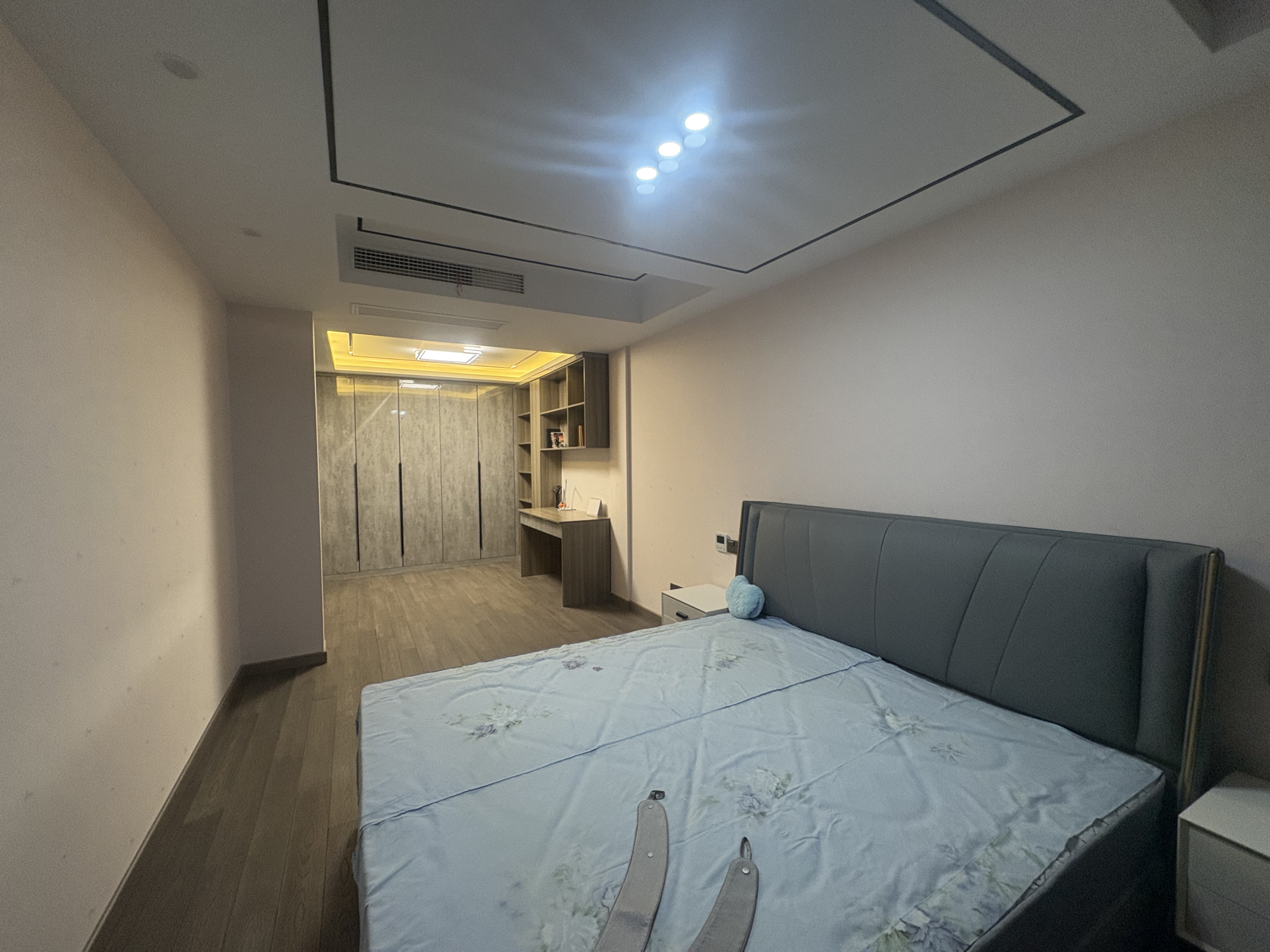 湖山源著 4室3厅2卫 220.00m&sup2;