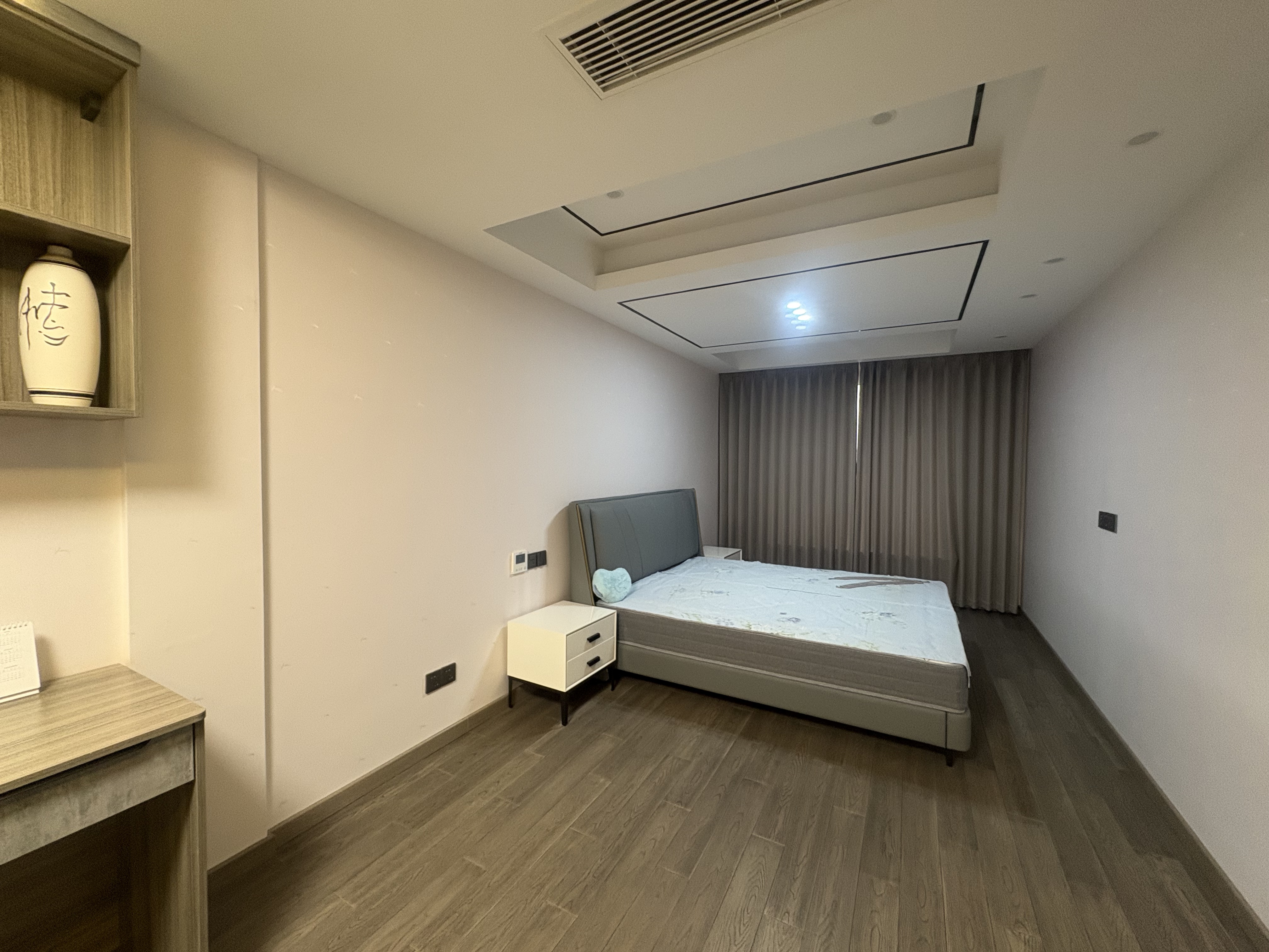 湖山源著 4室3厅2卫 220.00m&sup2;