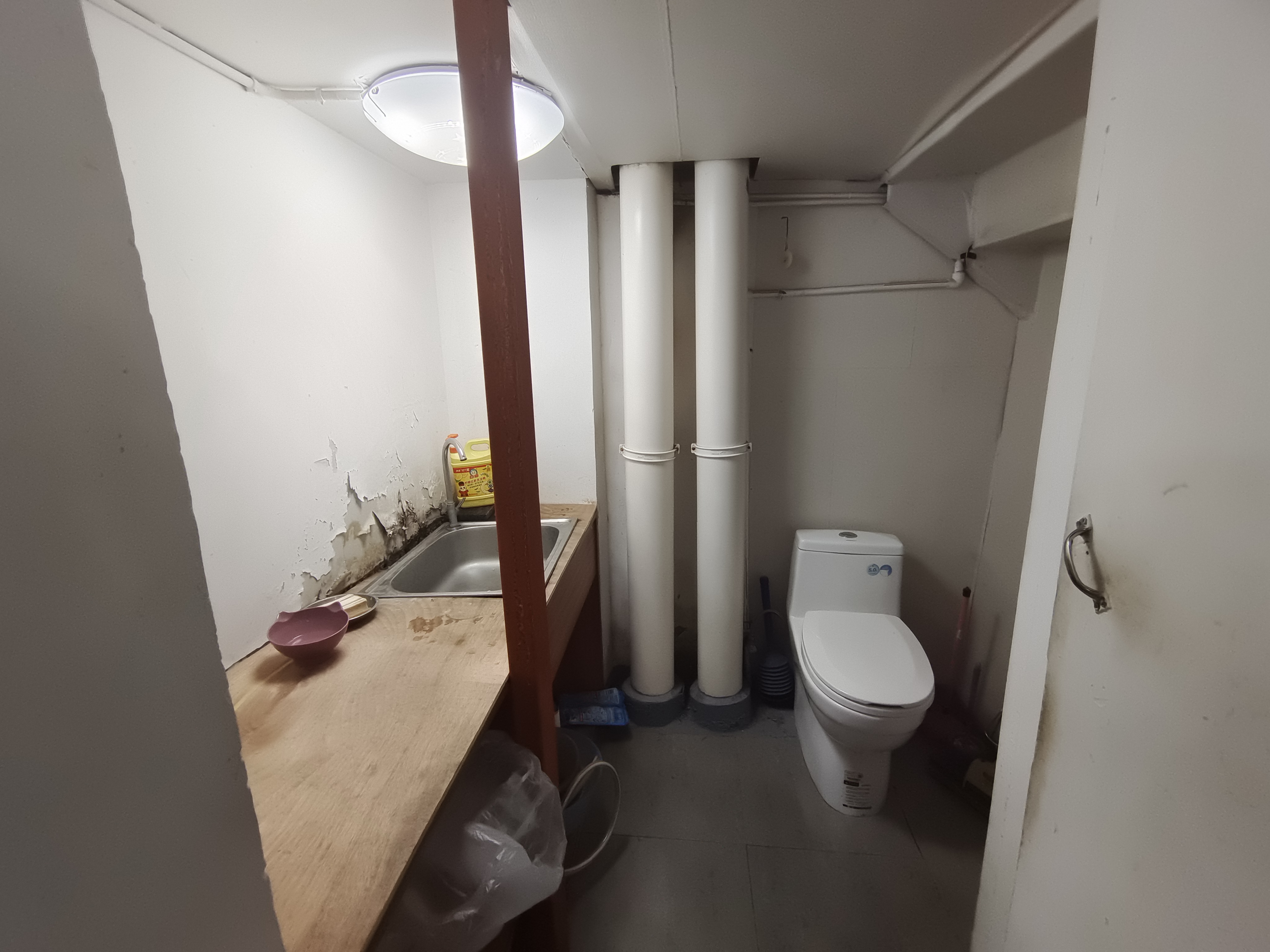 太阳鑫城 1室1厅1卫 246m&sup2;