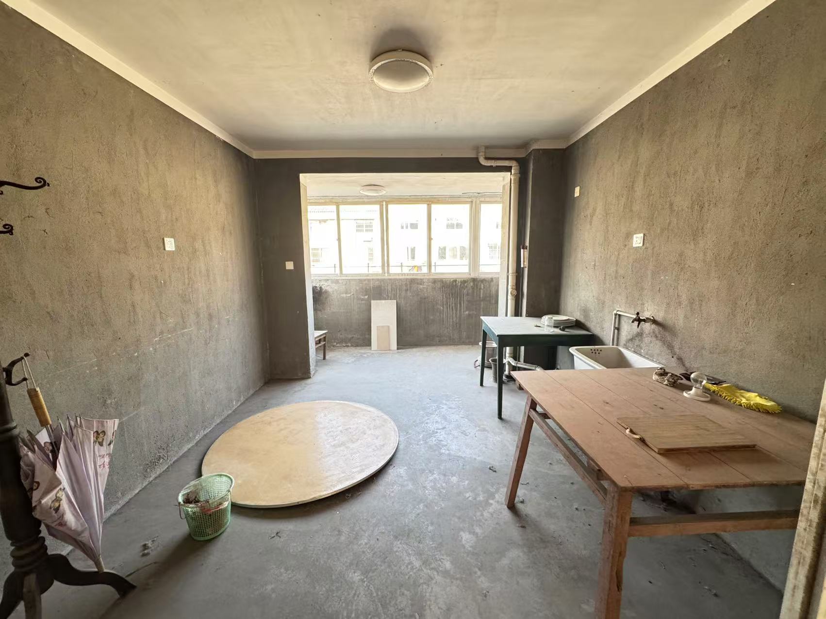 虹桥新苑 5室4厅1卫 237m²