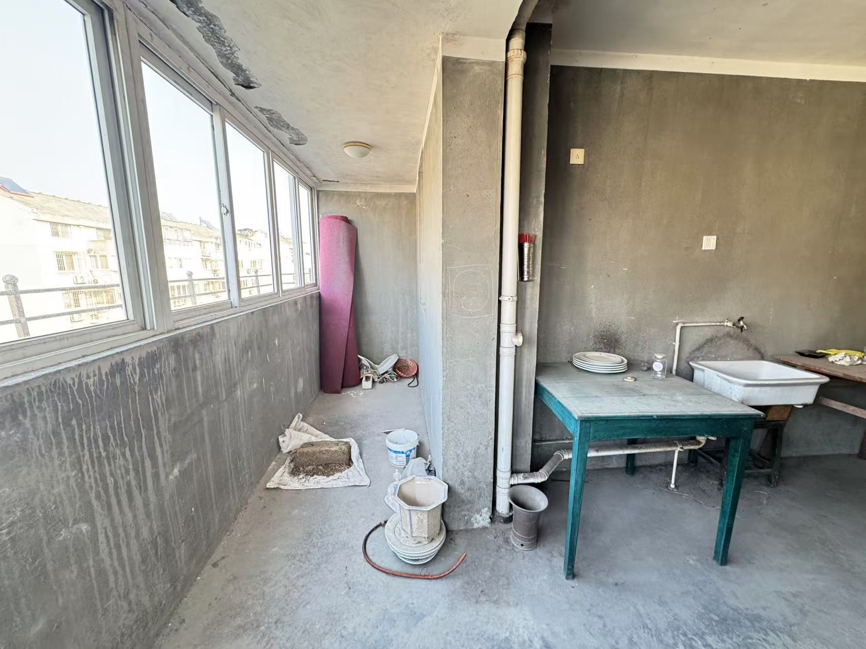 虹桥新苑 5室4厅1卫 237m²