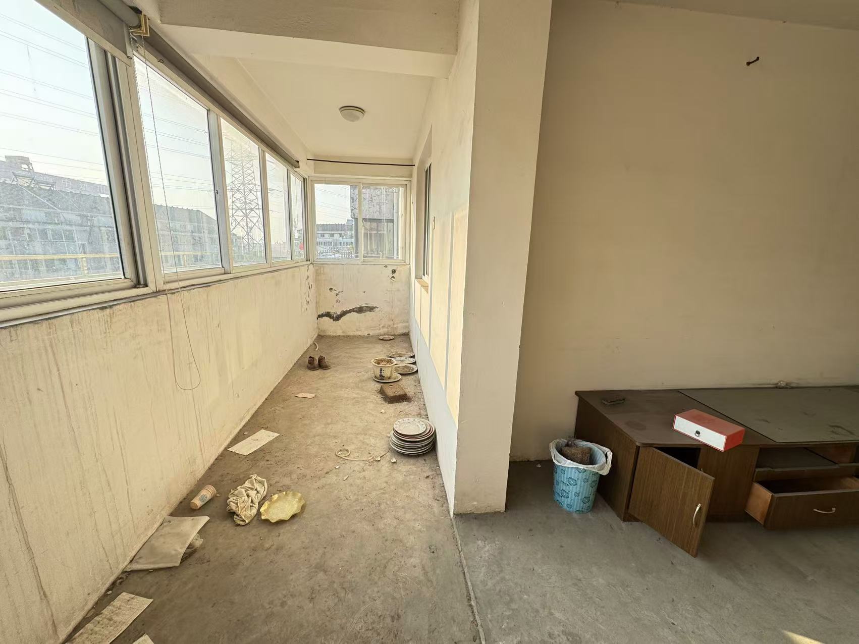 虹桥新苑 5室4厅1卫 237m²
