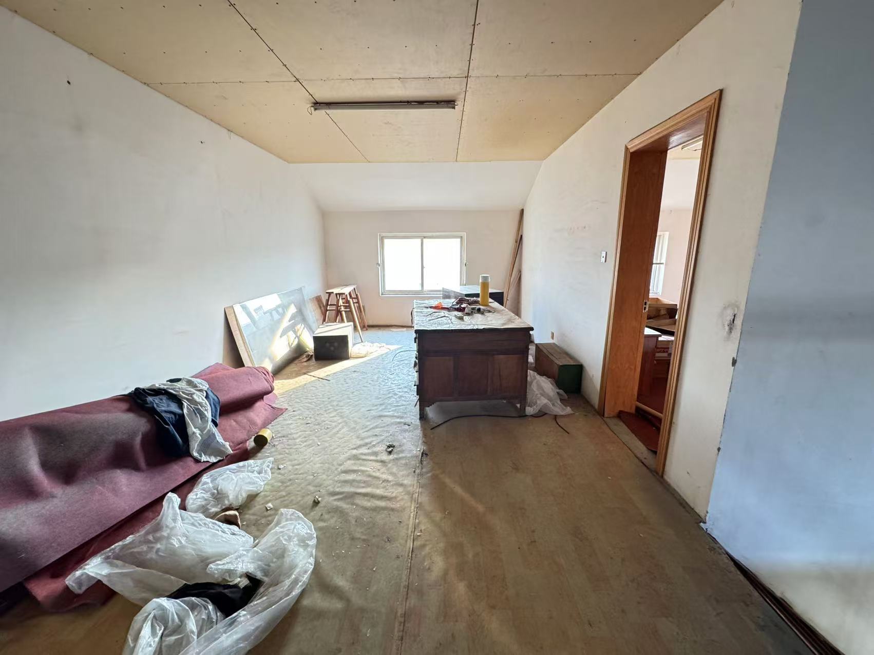 虹桥新苑 5室4厅1卫 237m²