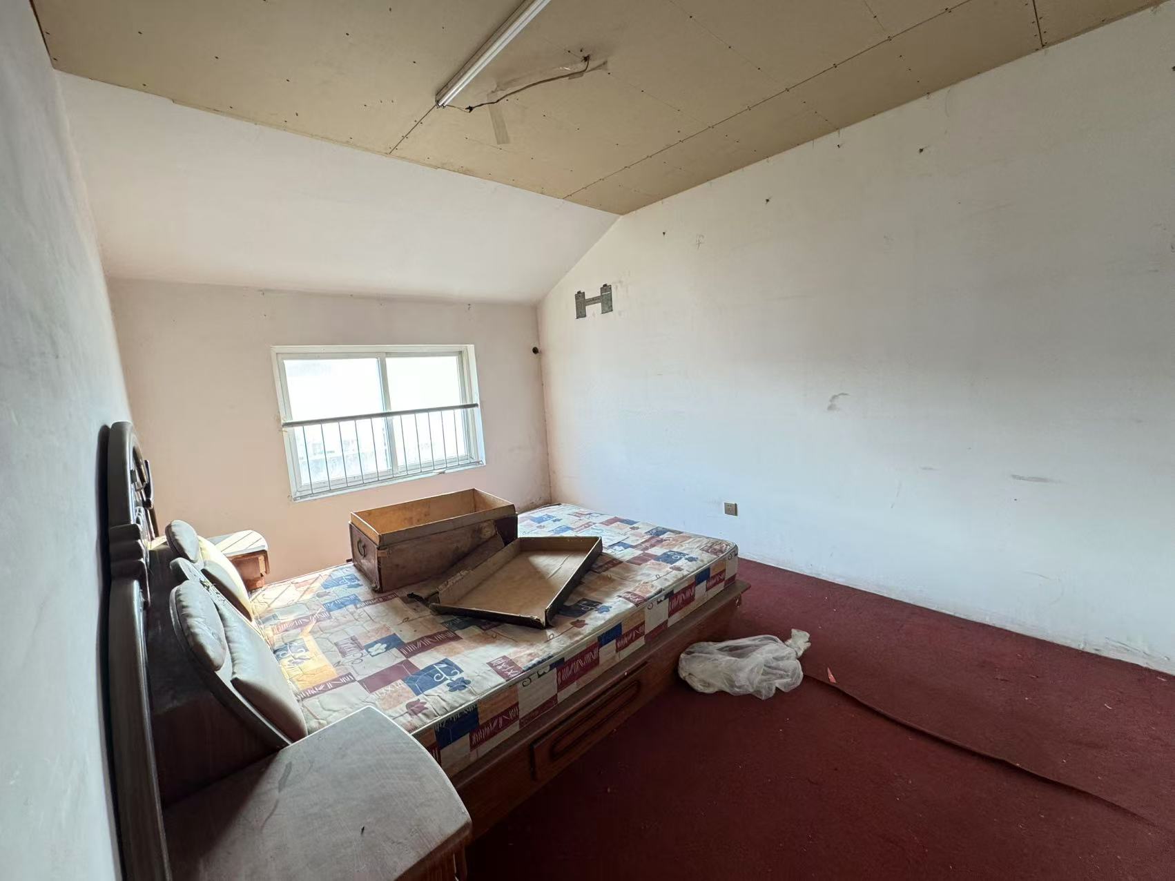 虹桥新苑 5室4厅1卫 237m²