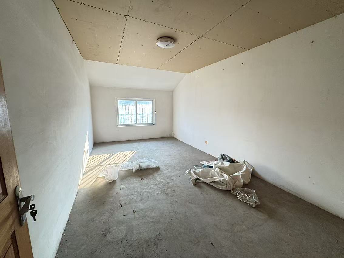 虹桥新苑 5室4厅1卫 237m²