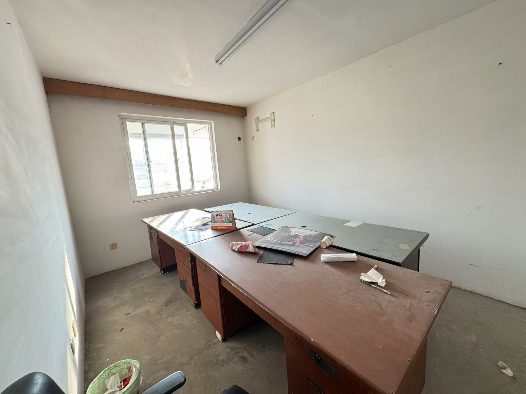 虹桥新苑 5室4厅1卫 237m²