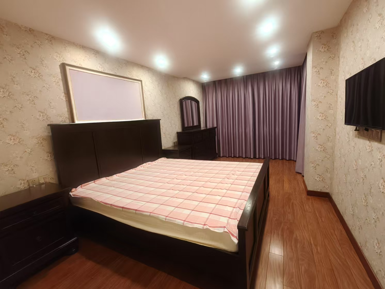 军山花园 4室2厅2卫 167m²