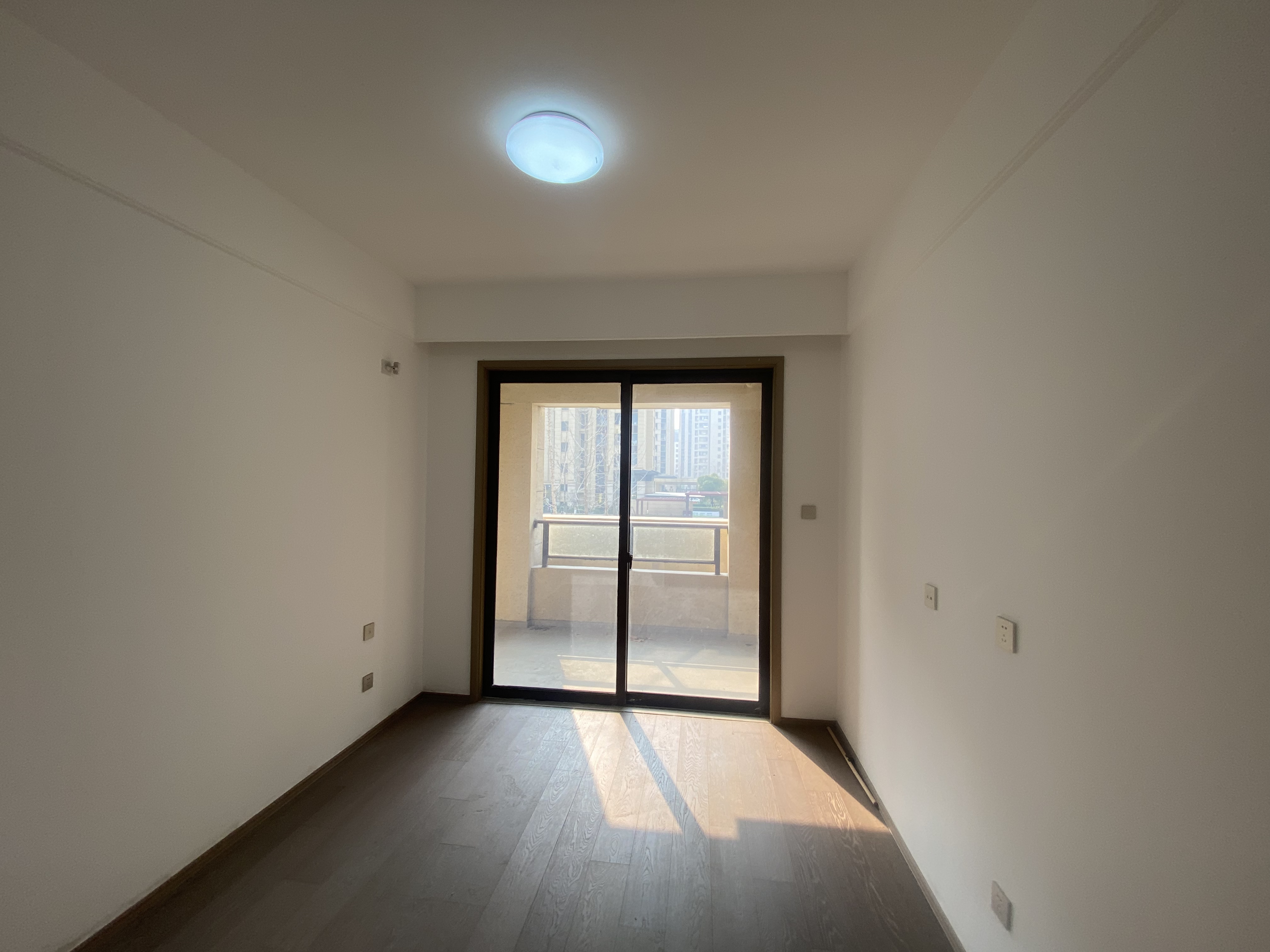 珑府 4室2厅2卫 175m&sup2;