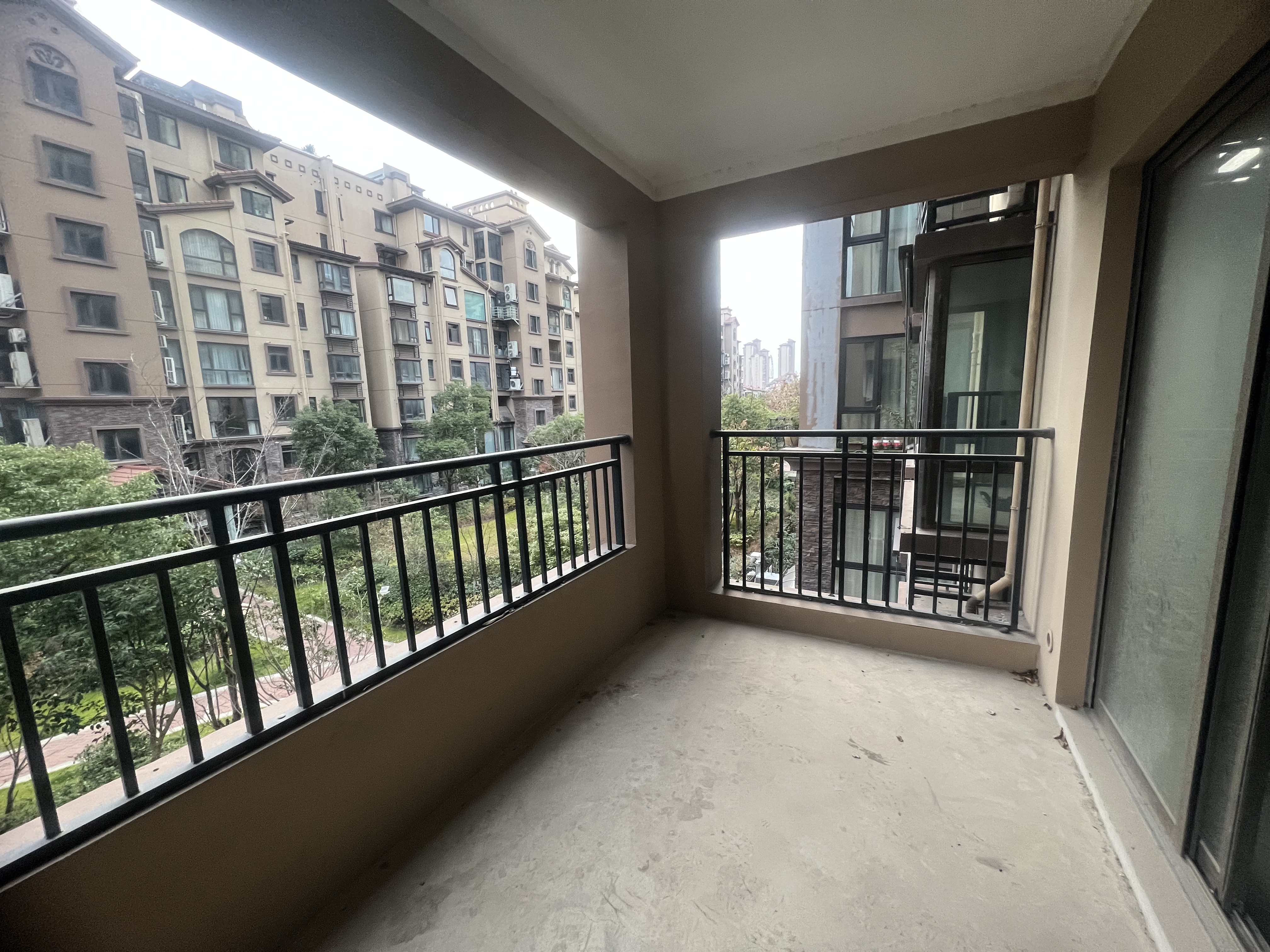 华强城四期 3室2厅2卫 134.90m²