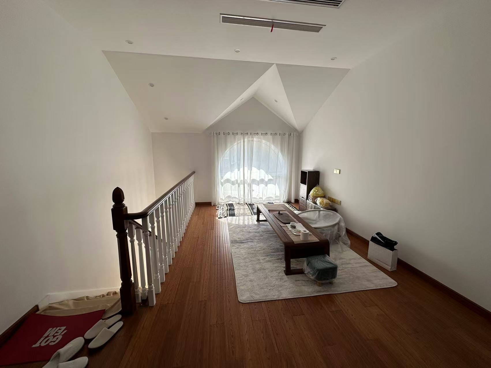 军山花园 5室2厅3卫 215m²