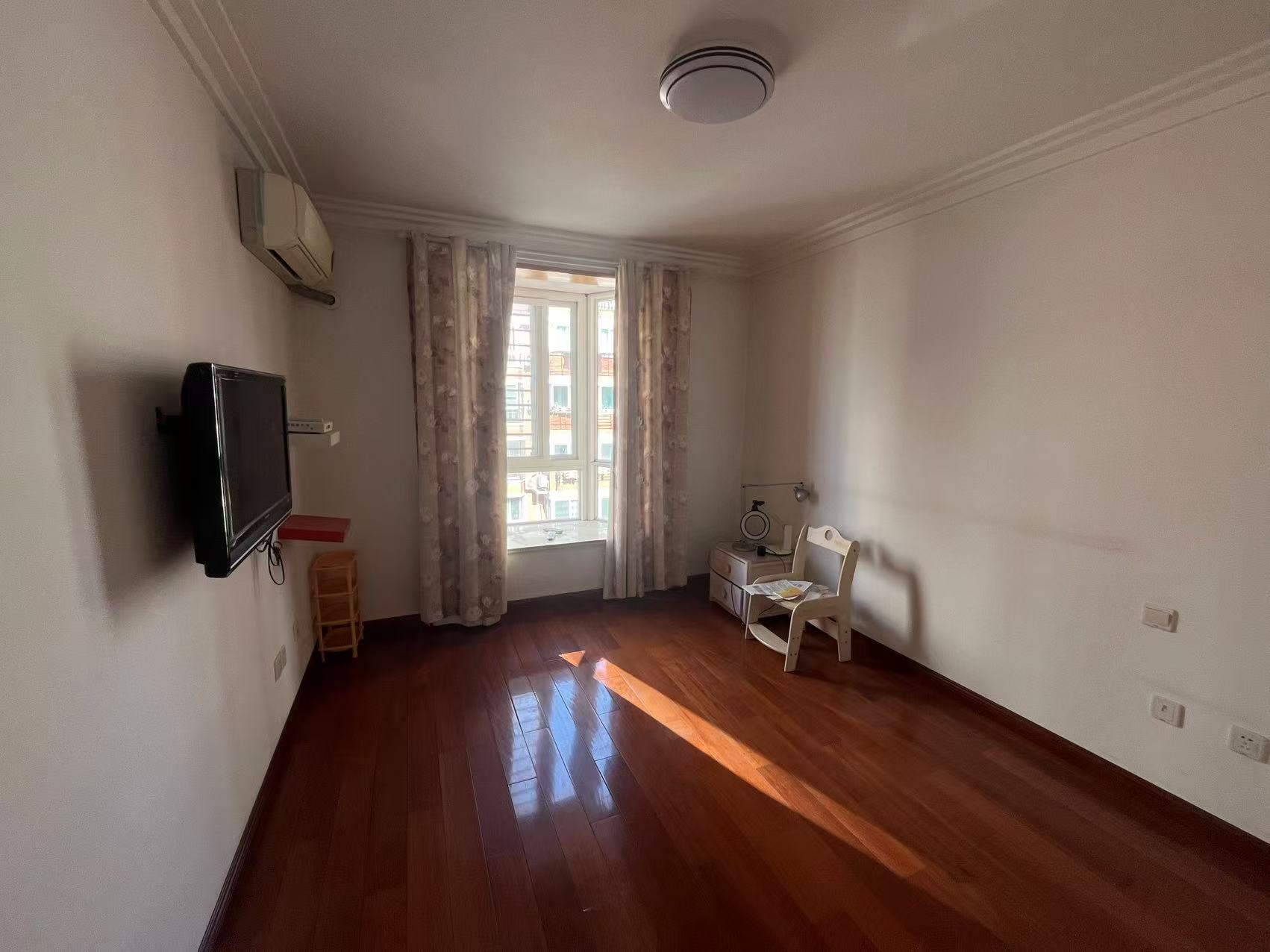 健康公寓 3室2厅1卫 126.4m&sup2;