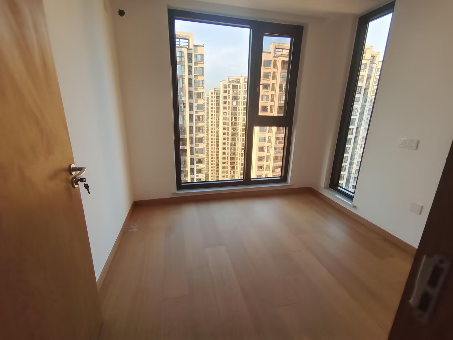 绿地新里城 3室2厅2卫 106m&sup2;