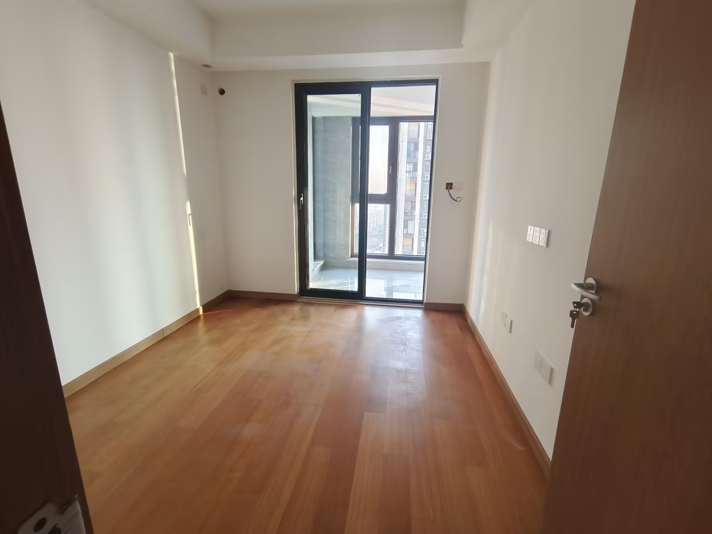 绿地新里城 3室2厅2卫 106m&sup2;