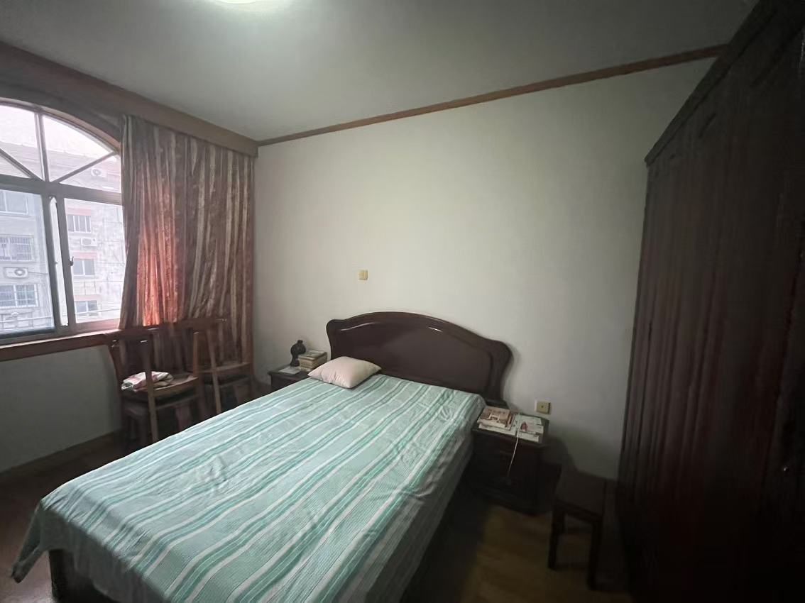 银花苑 3室1厅1卫 110m²