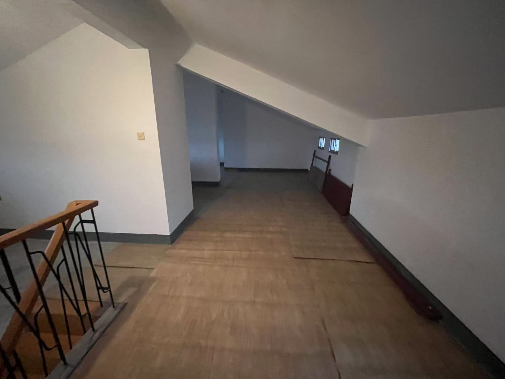 银花苑 3室1厅1卫 110m²