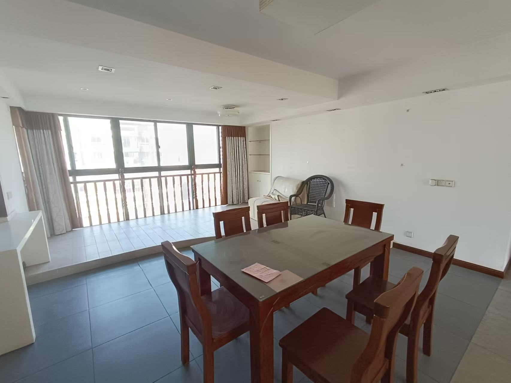新城小区 4室2厅2卫 204.00m&sup2;