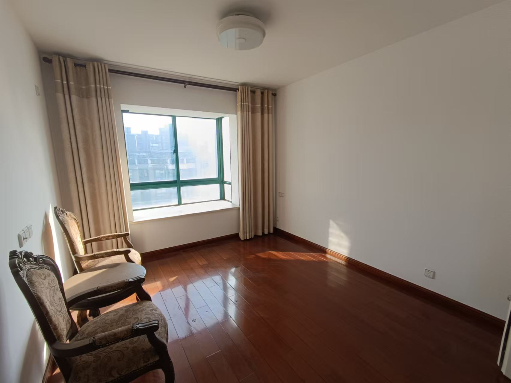 新城小区 4室2厅2卫 204.00m&sup2;