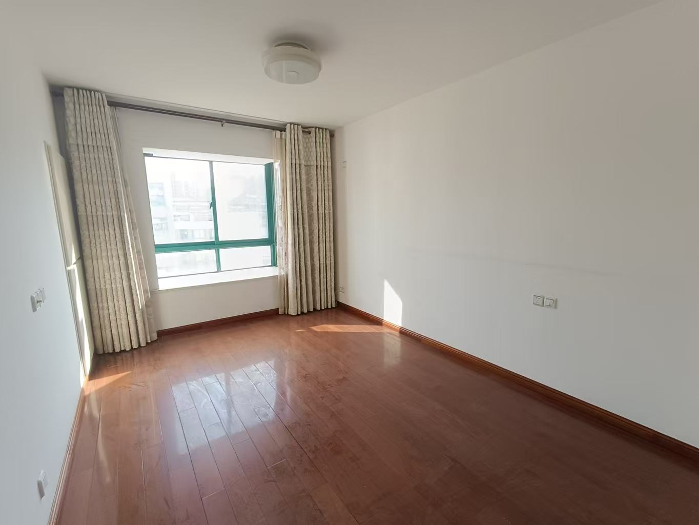 新城小区 4室2厅2卫 204.00m&sup2;