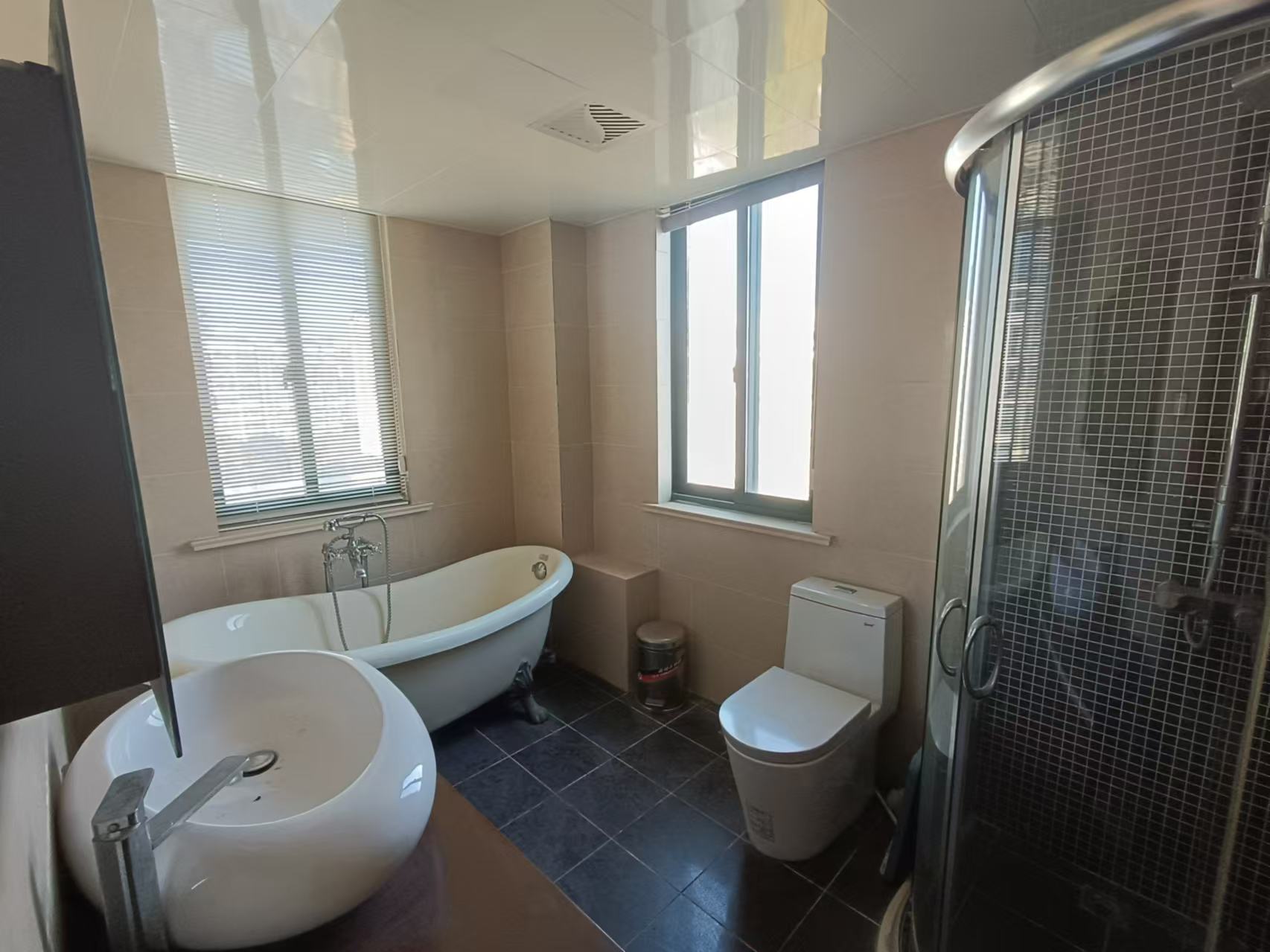 新城小区 4室2厅2卫 204.00m&sup2;