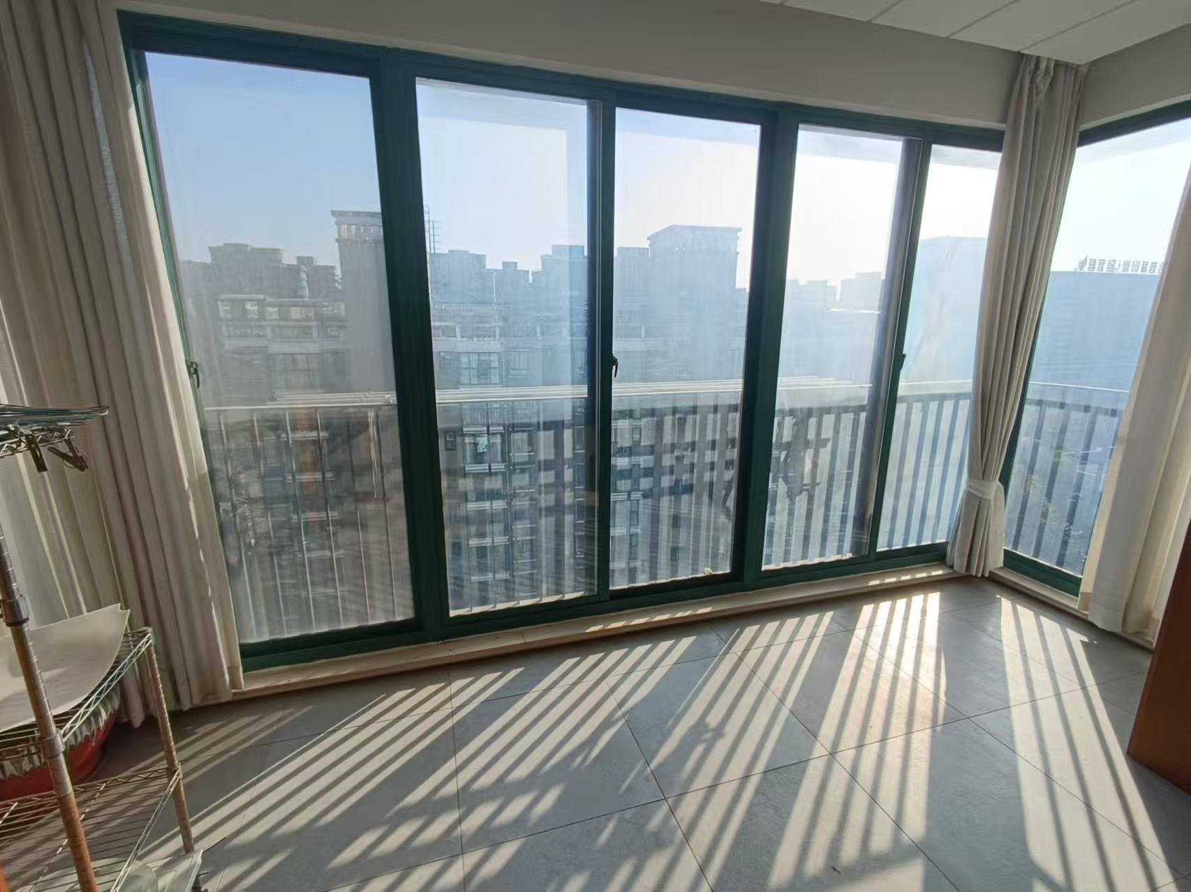 新城小区 4室2厅2卫 204.00m&sup2;