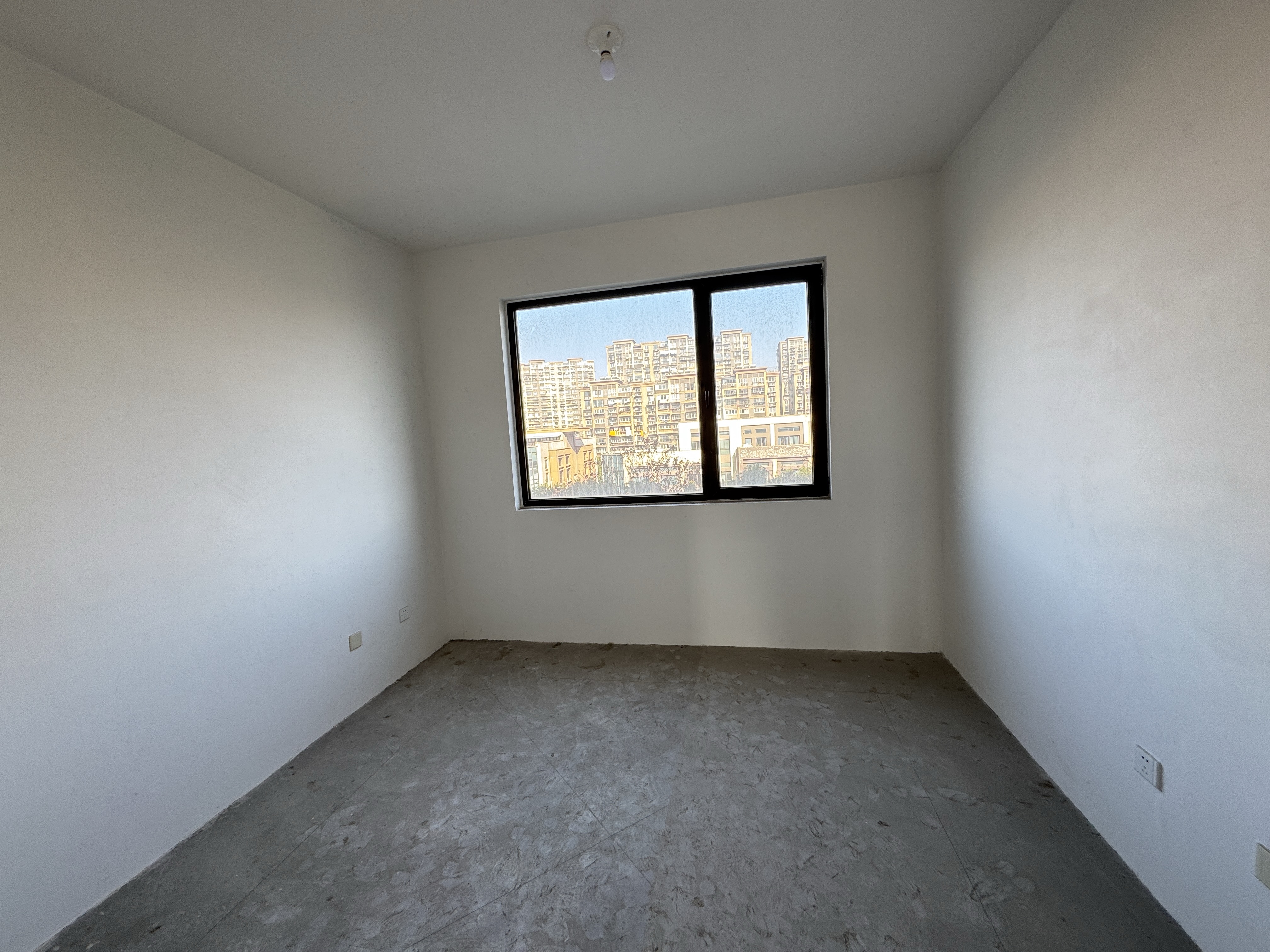 万濠山庄 3室2厅2卫 143m&sup2;