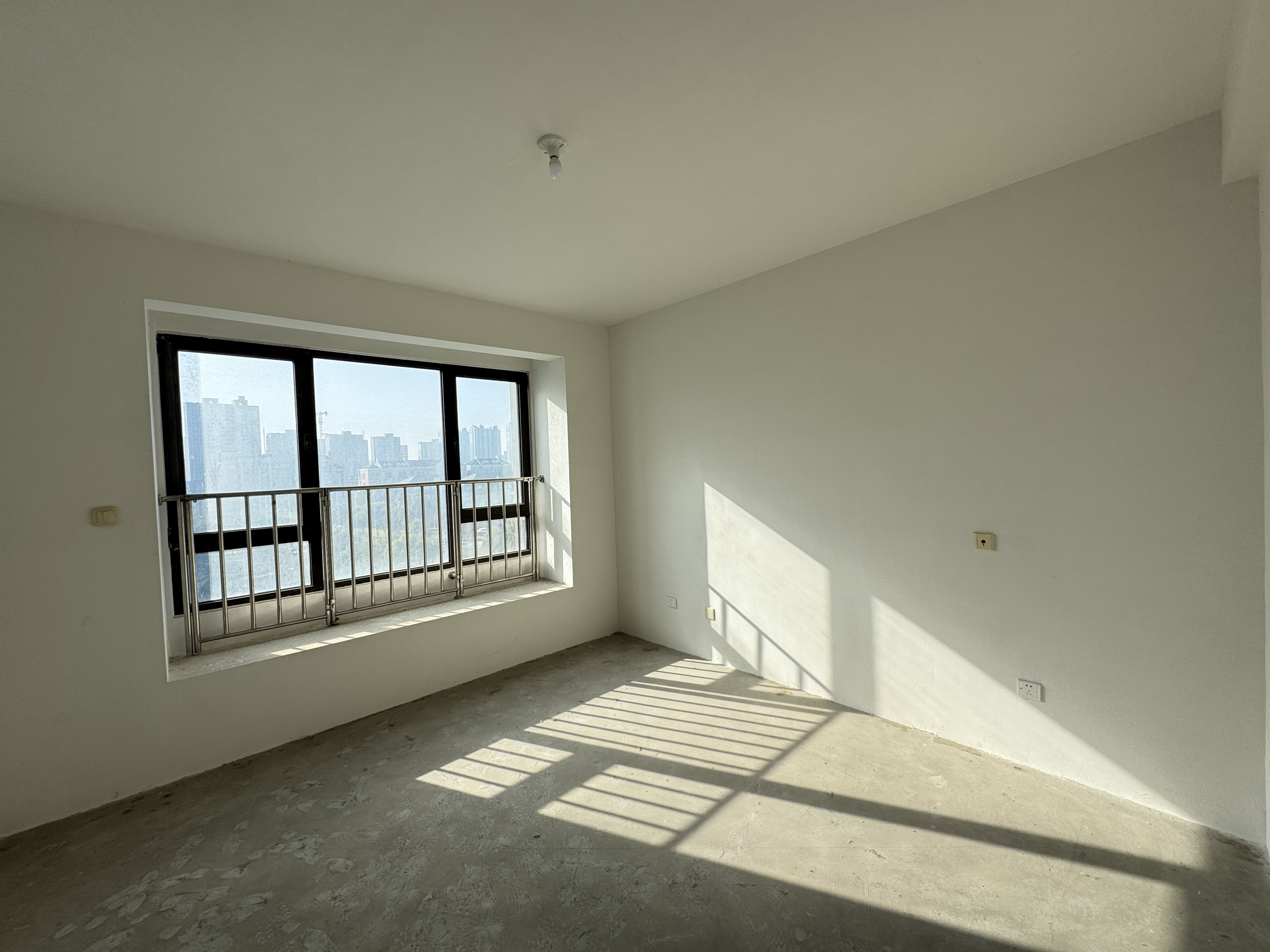 万濠山庄 3室2厅2卫 143m&sup2;