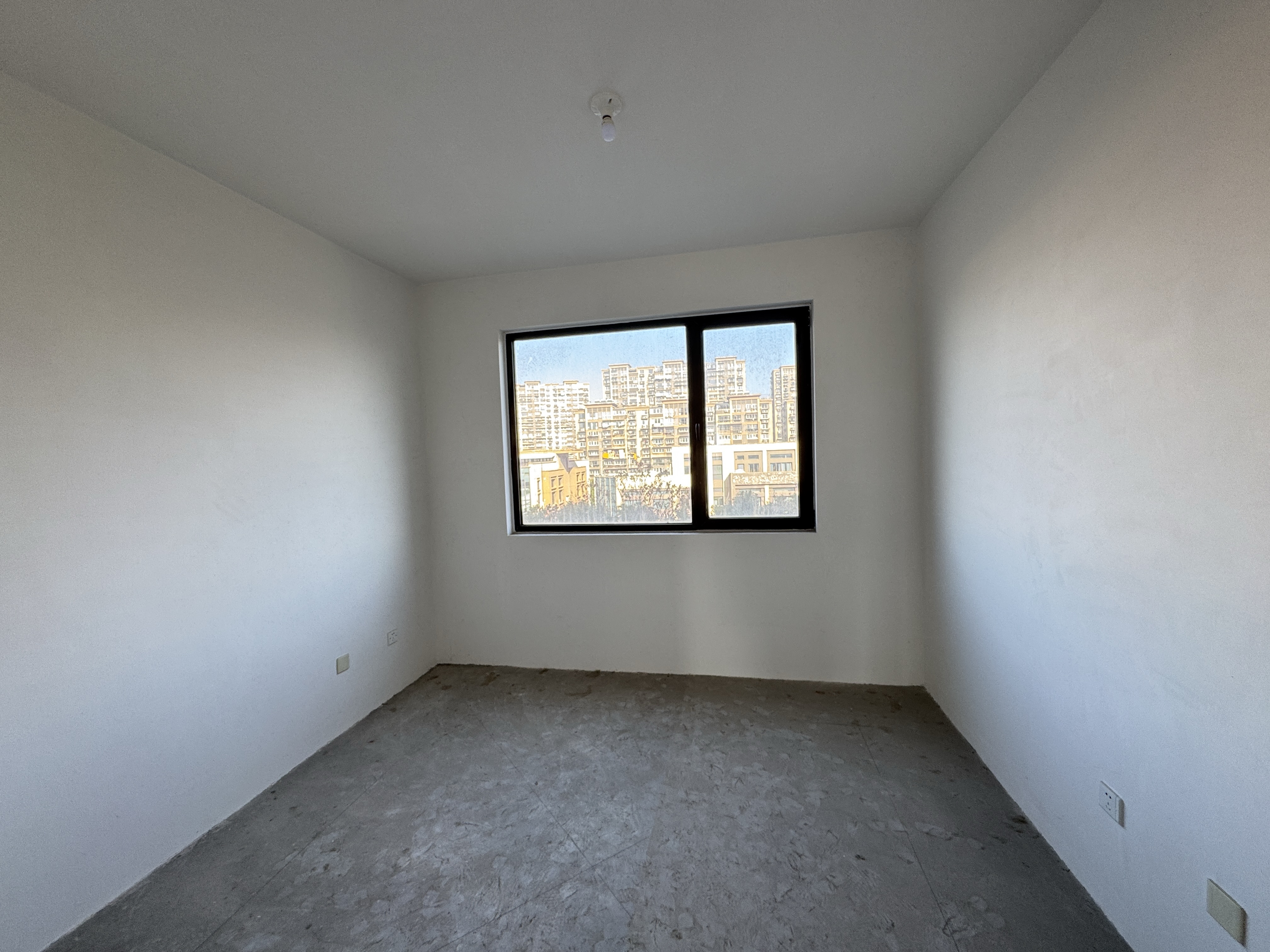 万濠山庄 3室2厅2卫 143m&sup2;