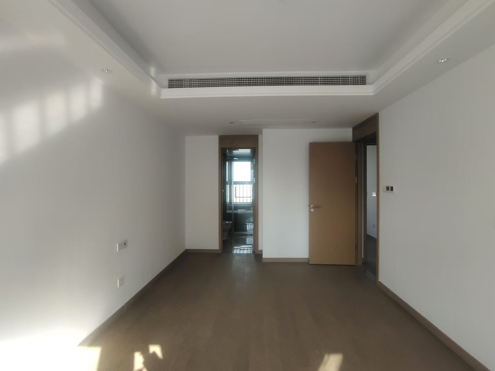 海纳春江 3室2厅2卫 110.96m²