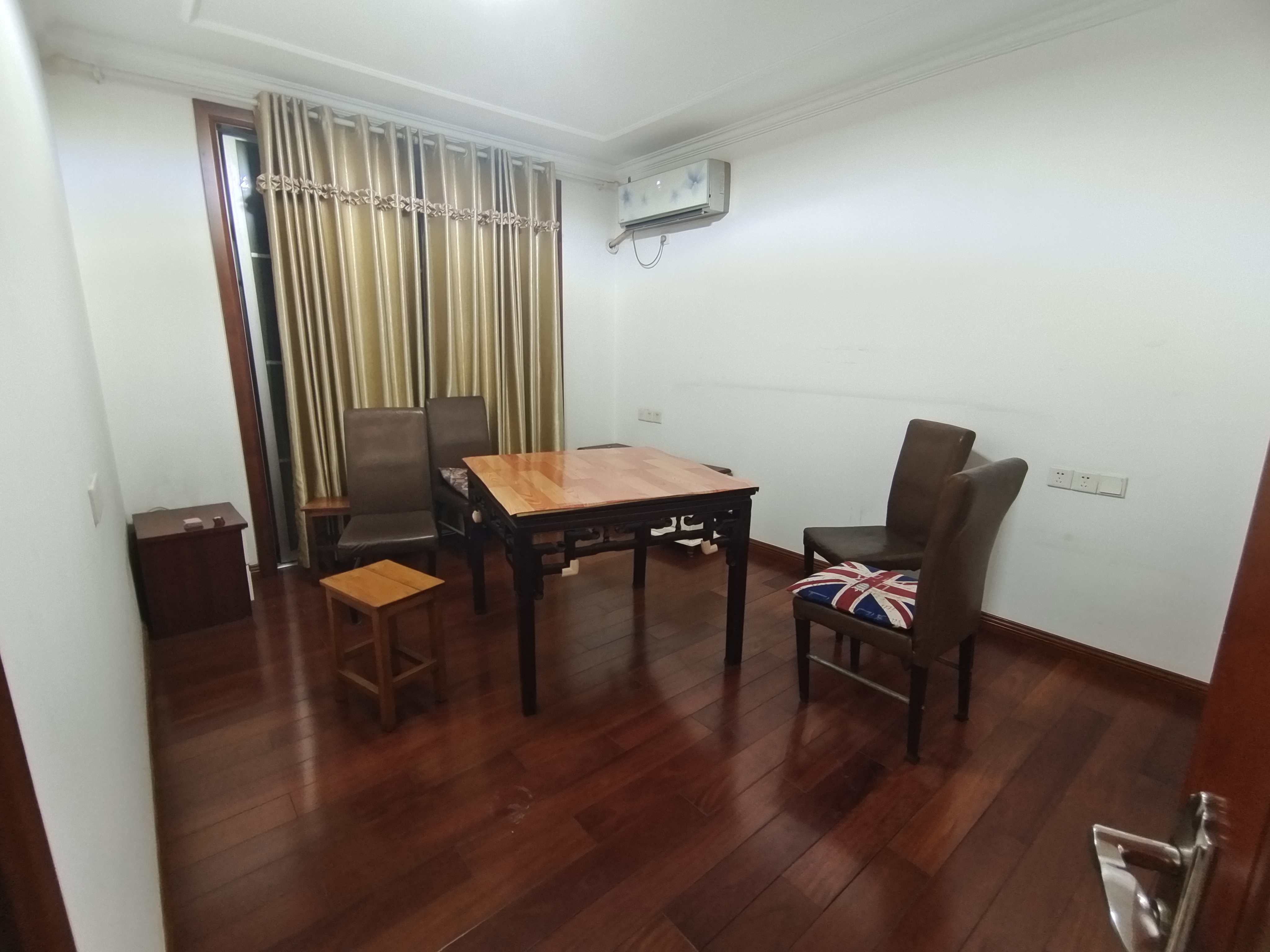 光明南村 3室2厅1卫 135.77m&sup2;